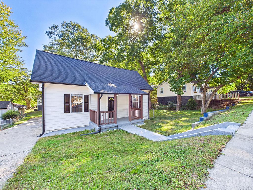 Single Family Residence at 1015 4th Avenue, Gastonia, photo 2 of 39