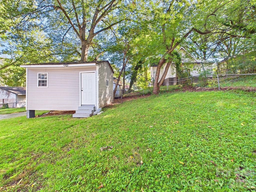 Single Family Residence at 1015 4th Avenue, Gastonia, photo 35 of 39