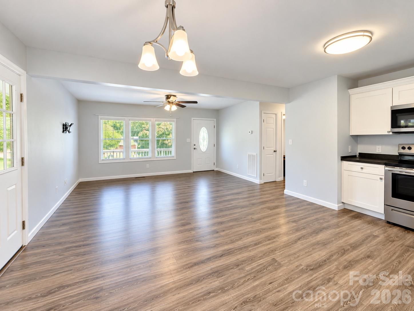 Single Family Residence at 84 E Hunt Drive, Nebo, photo 6 of 19