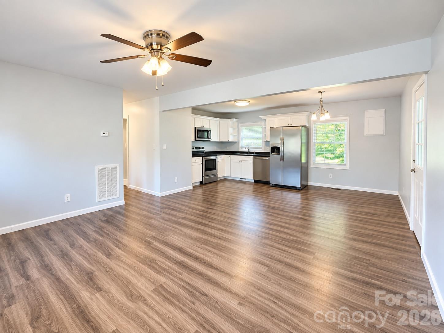 Single Family Residence at 84 E Hunt Drive, Nebo, photo 8 of 19