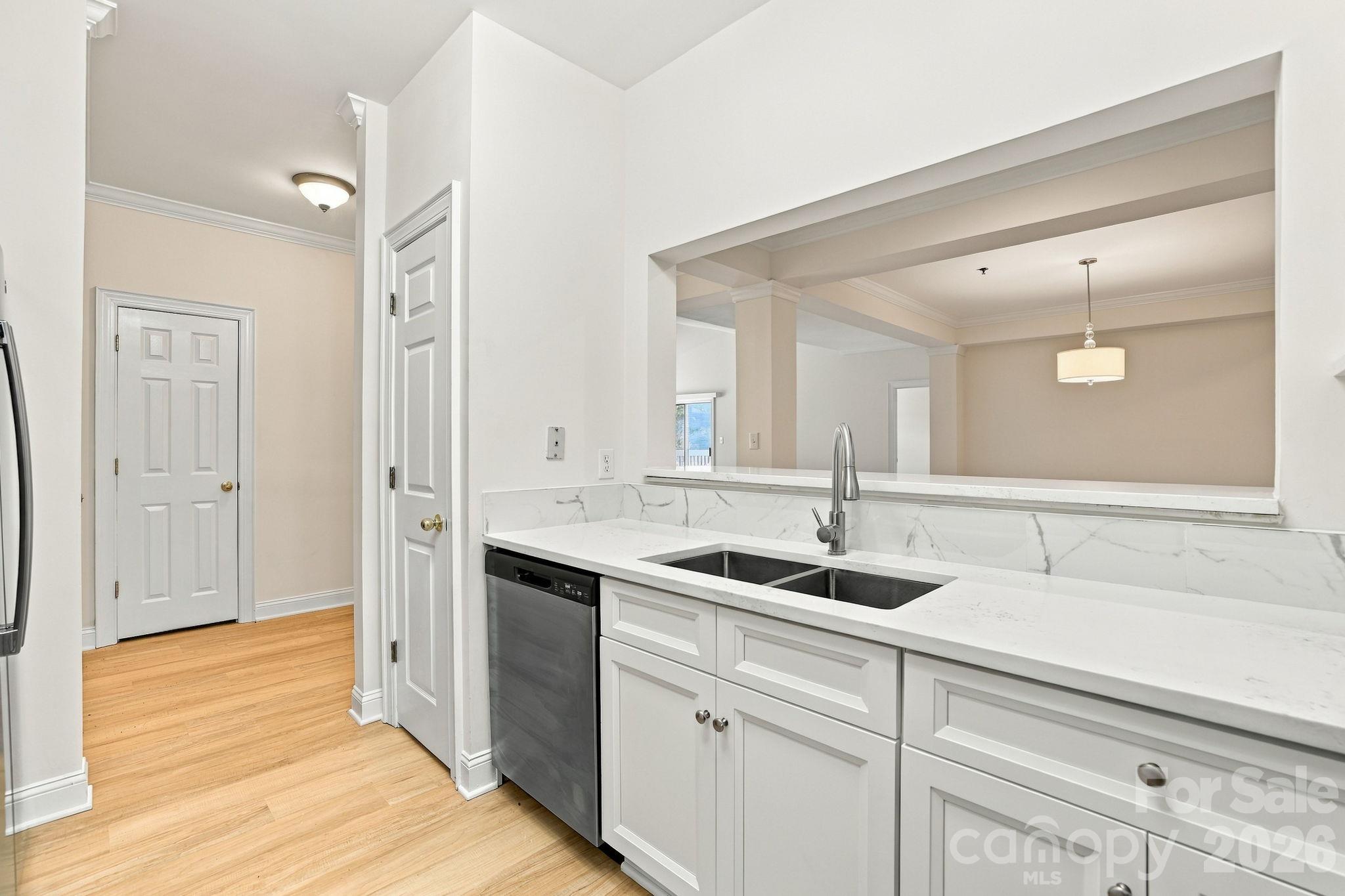 Condominium at 5601 Fairview Road, Charlotte, photo 8 of 26