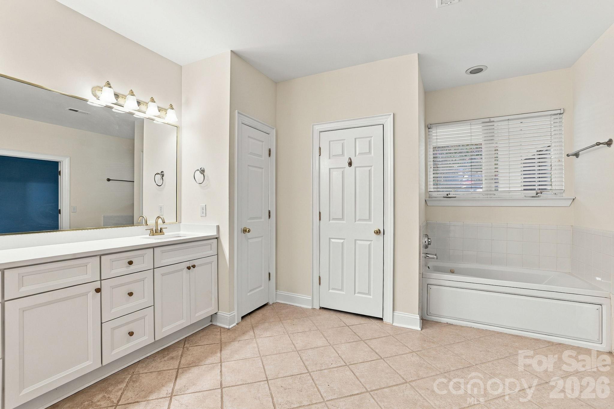 Condominium at 5601 Fairview Road, Charlotte, photo 15 of 26