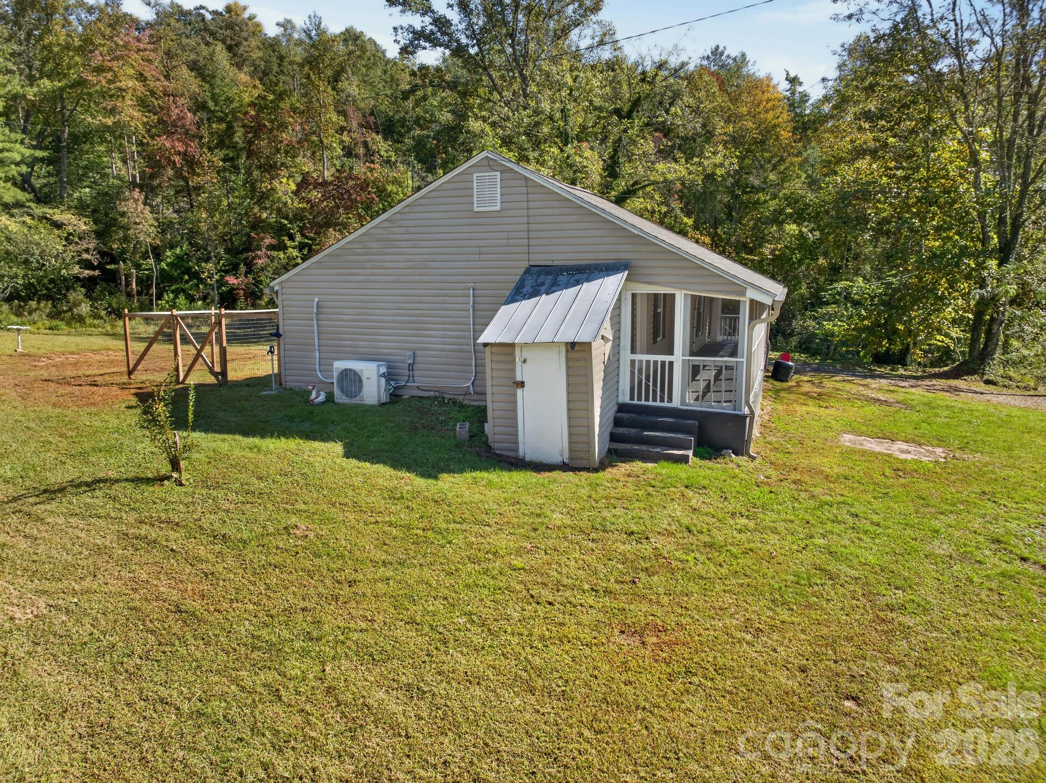 Single Family Residence at 2805 H T Road, Lenoir, photo 6 of 38