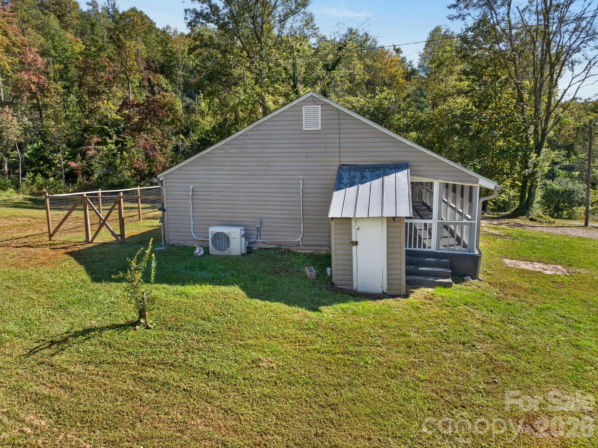 Single Family Residence at 2805 H T Road, Lenoir, photo 7 of 38