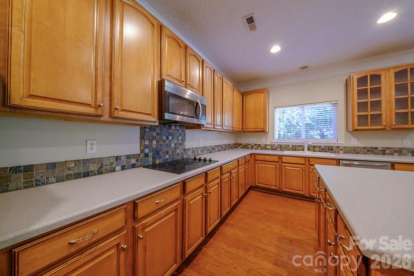 Single Family Residence at 13325 Pontchatrain Avenue, Charlotte, photo 6 of 19