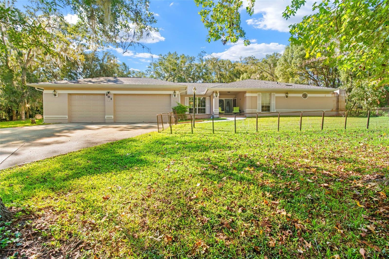 201 SUNSET DR