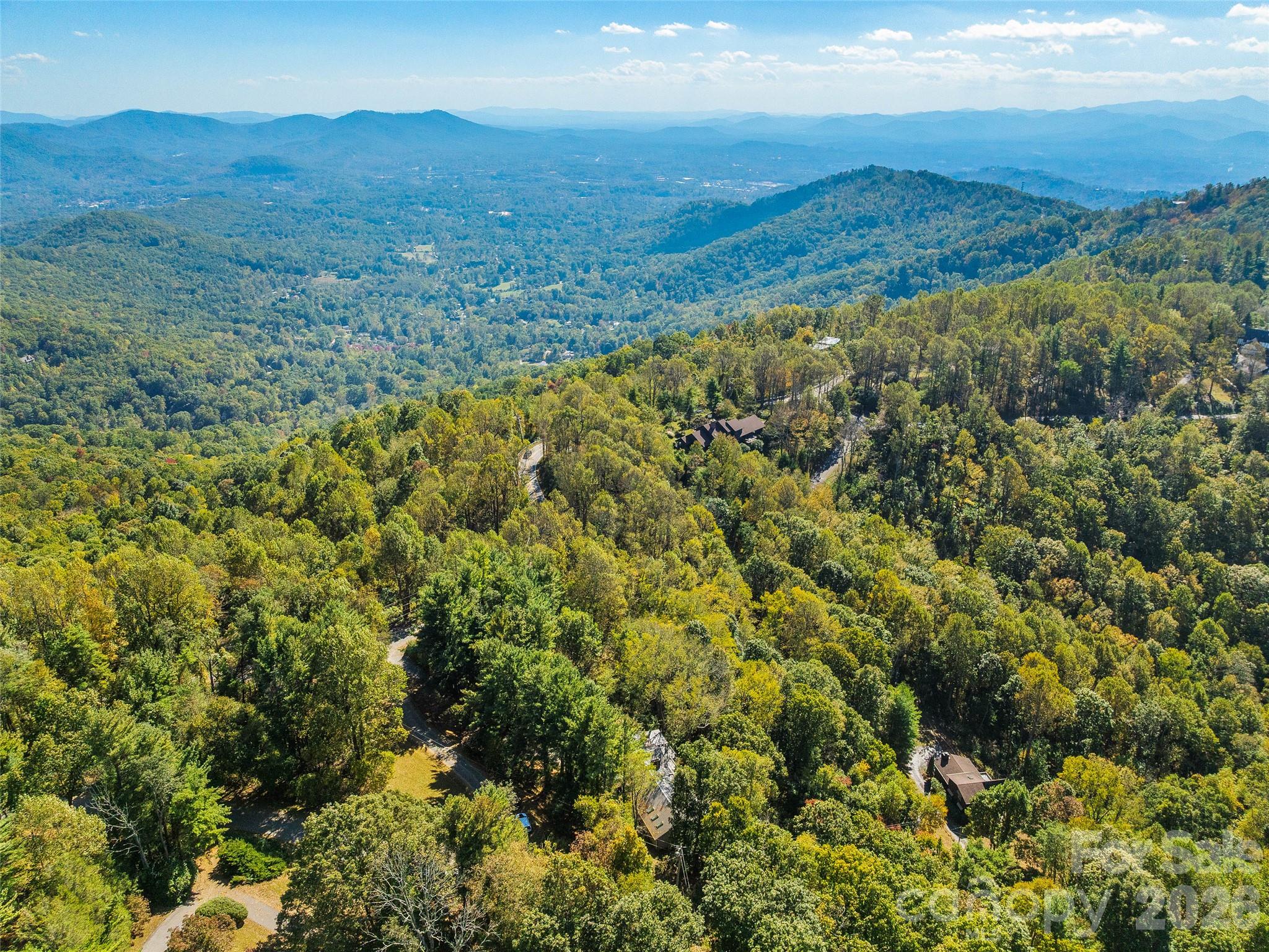 Top of Town Mountain, 3/4 mile from the Blue Ridge Parkway - 21 Peach Knob Drive, Asheville