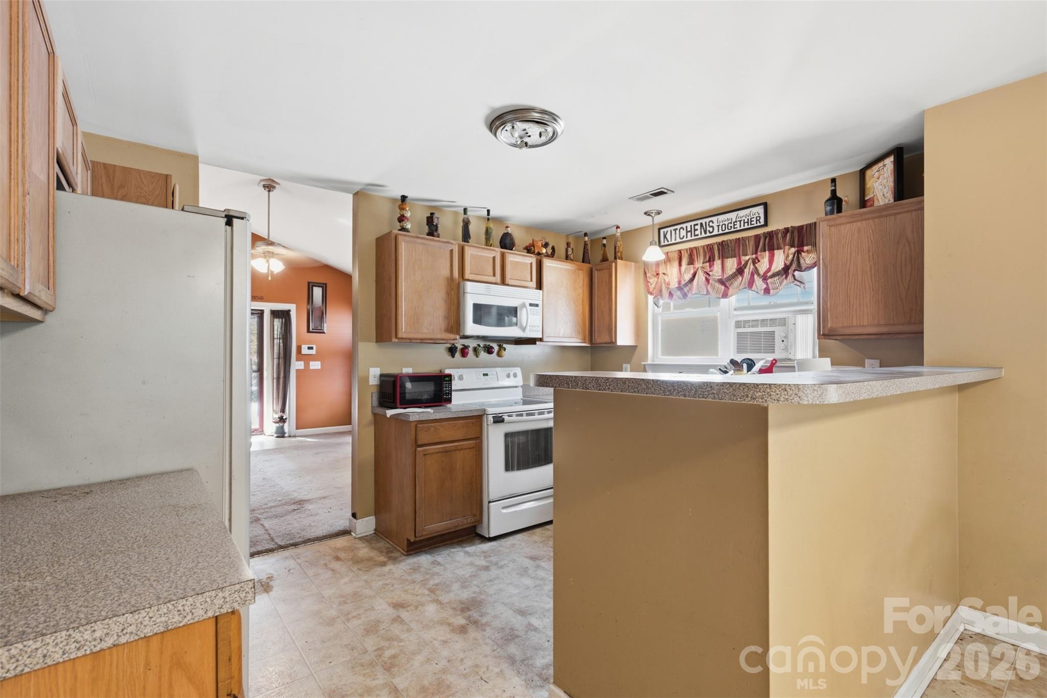 Single Family Residence at 160 Tarrington Drive, Statesville, photo 11 of 29