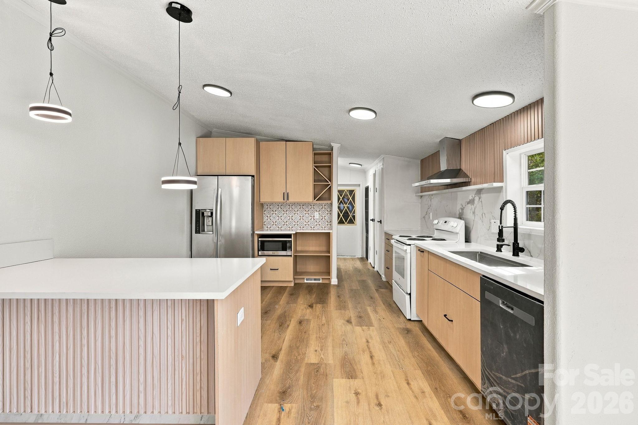 Single Family Residence at 323 Dogwood Road, Candler, photo 5 of 34