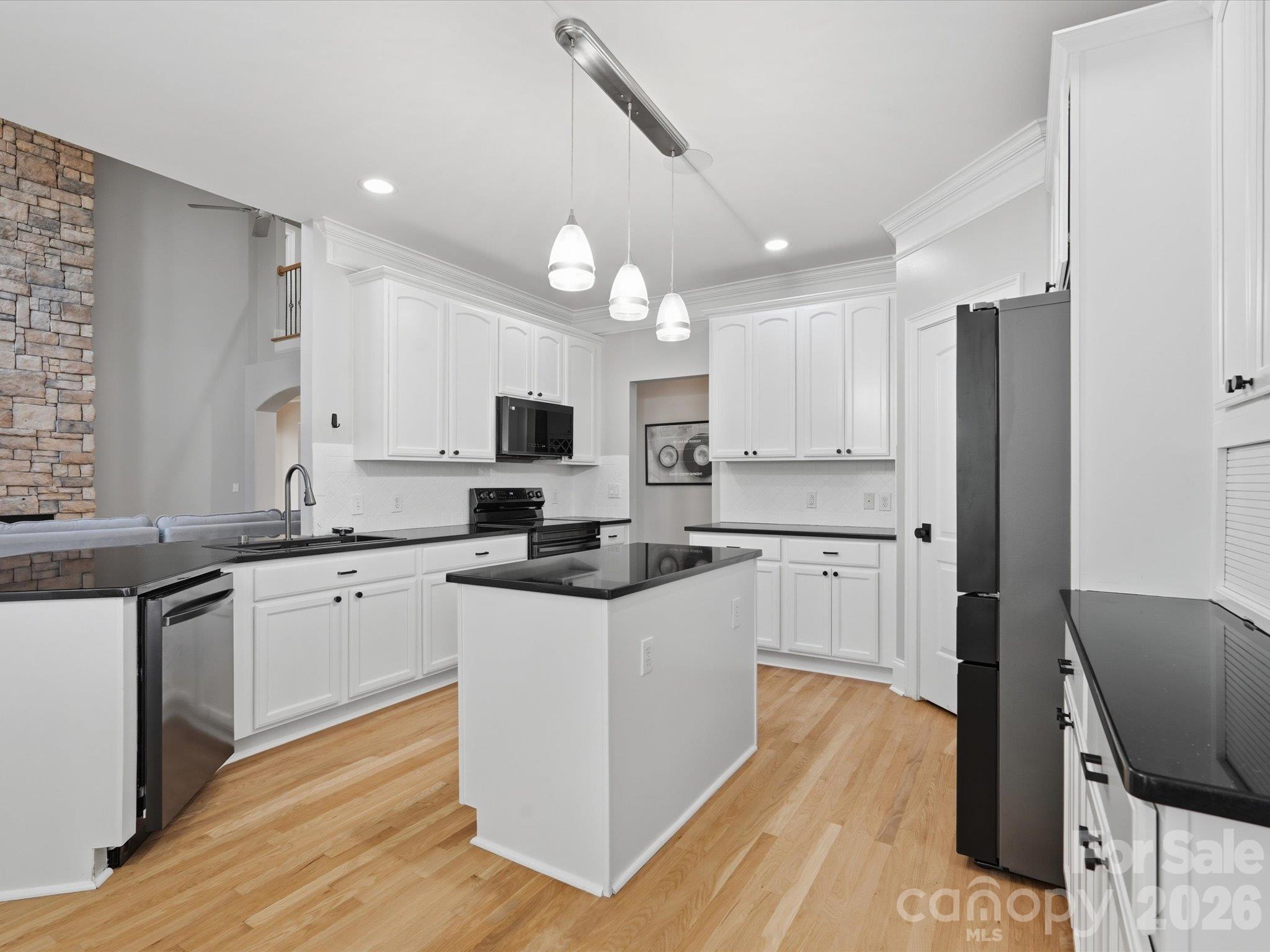Single Family Residence at 122 Long Cove Lane, Mooresville, photo 10 of 48