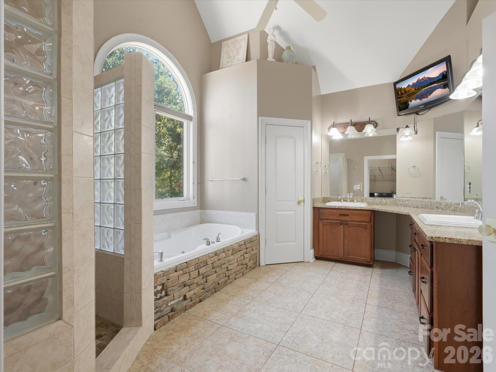 Single Family Residence at 122 Long Cove Lane, Mooresville, photo 15 of 48