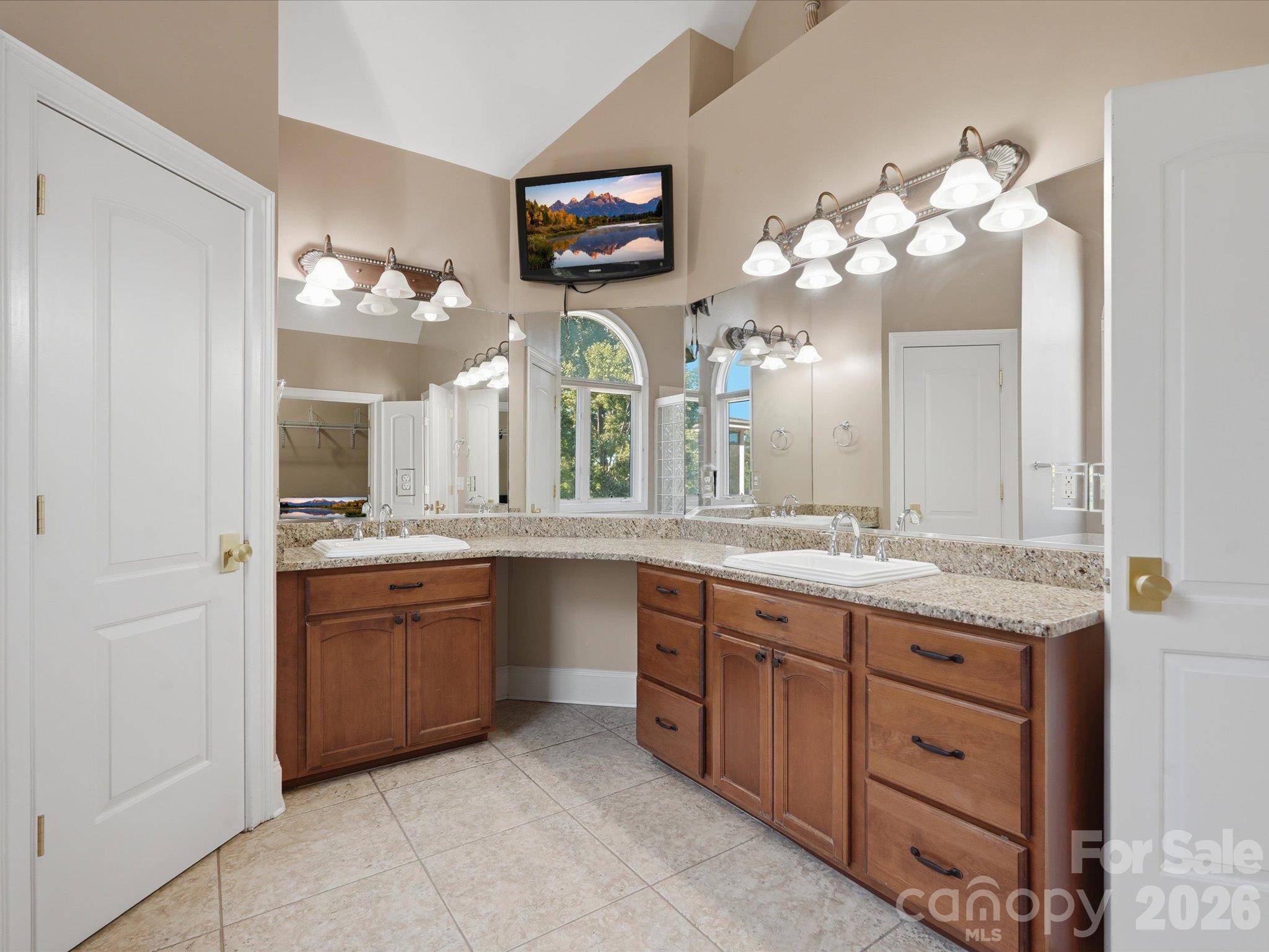 Single Family Residence at 122 Long Cove Lane, Mooresville, photo 16 of 48