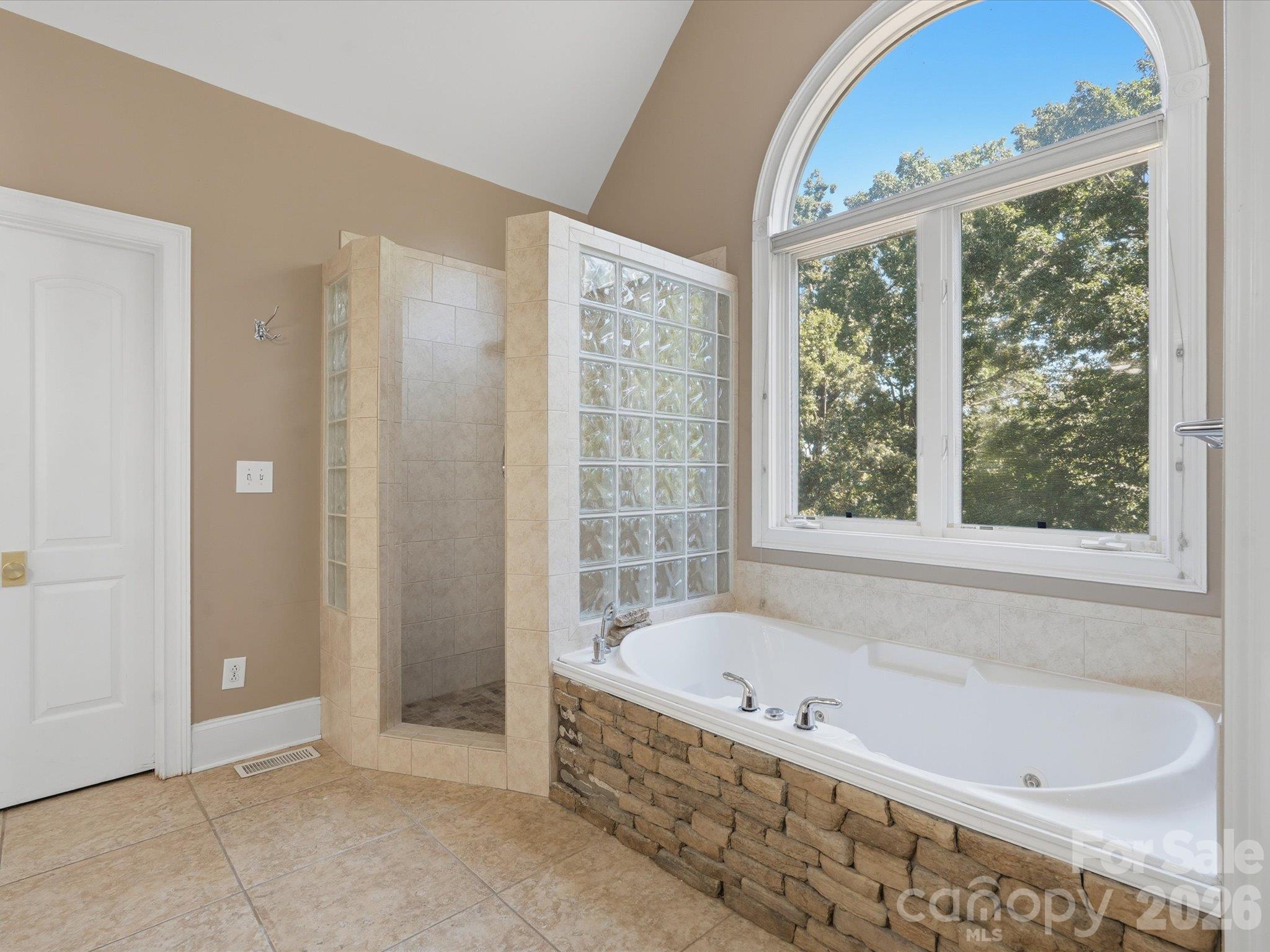 Single Family Residence at 122 Long Cove Lane, Mooresville, photo 17 of 48
