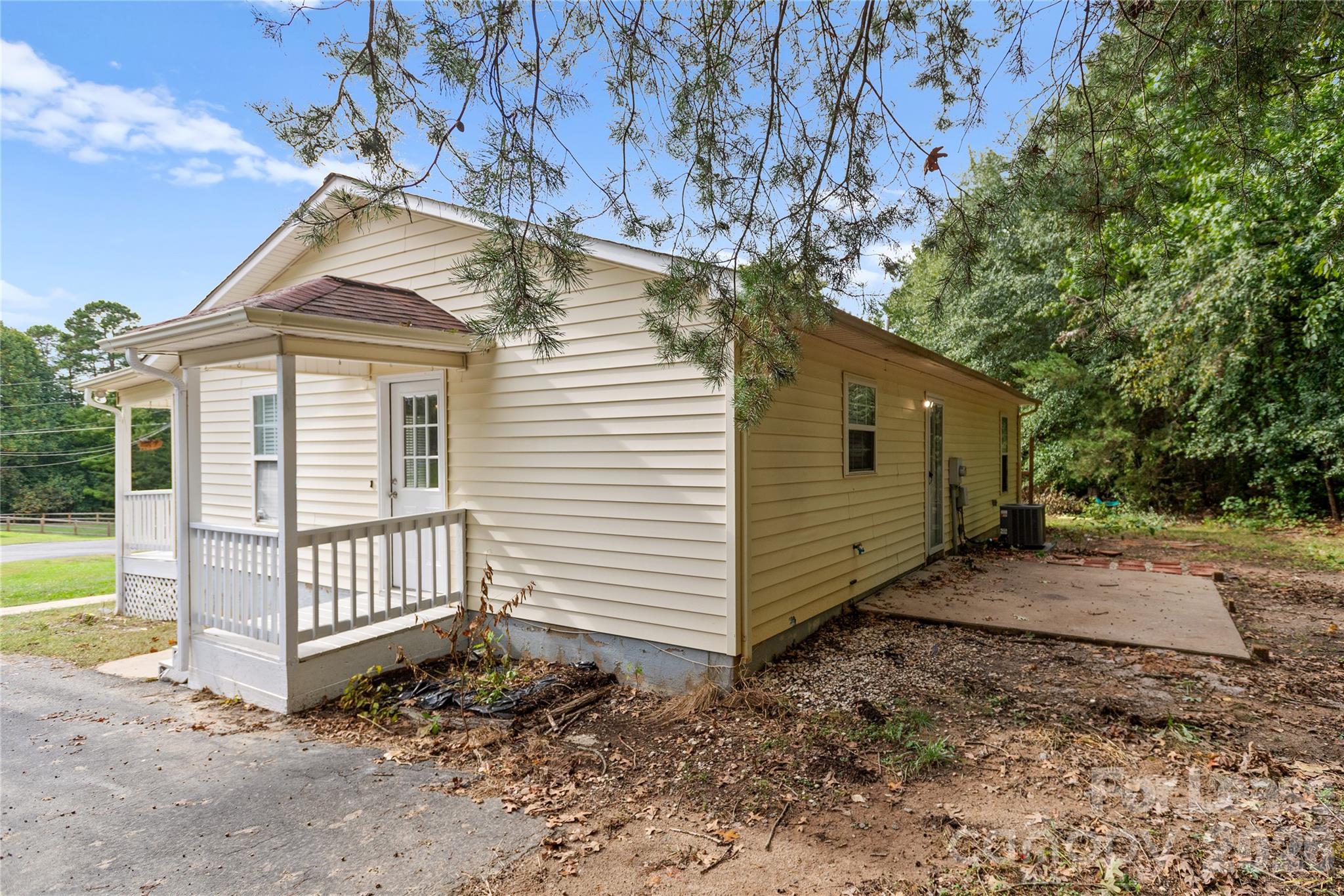 Single Family Residence at 140 Clara Drive, Statesville, photo 15 of 30