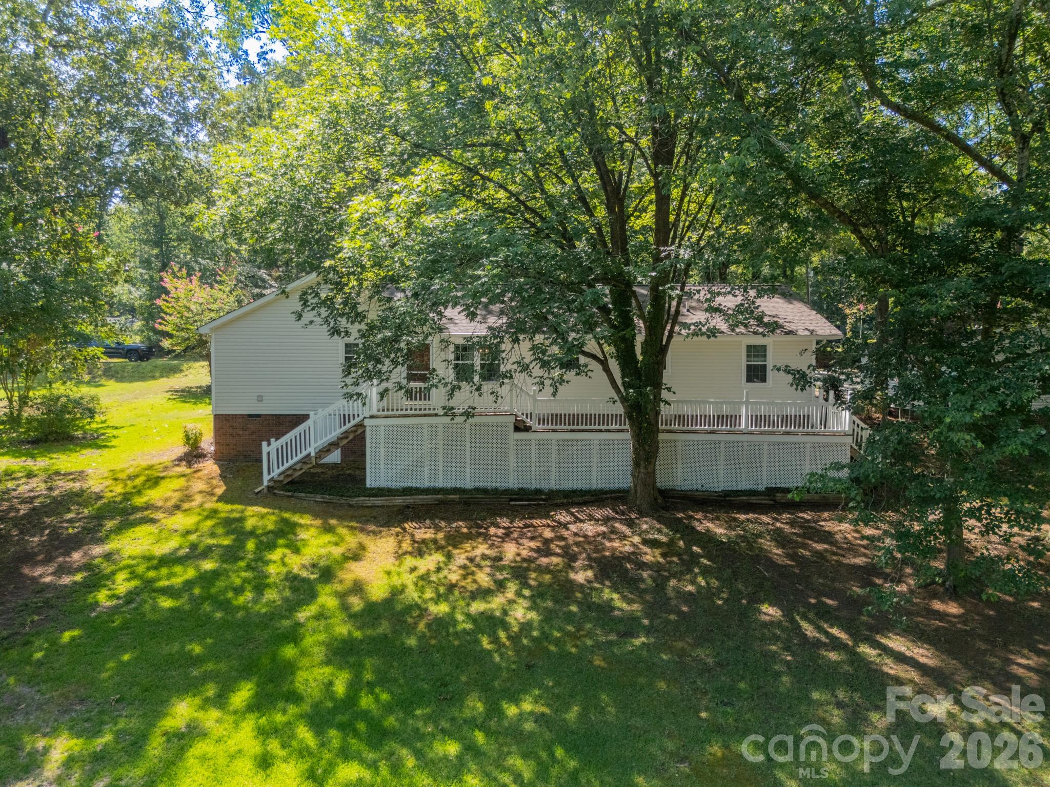 Single Family Residence at 1077 E Shore Drive, Lancaster, photo 13 of 48