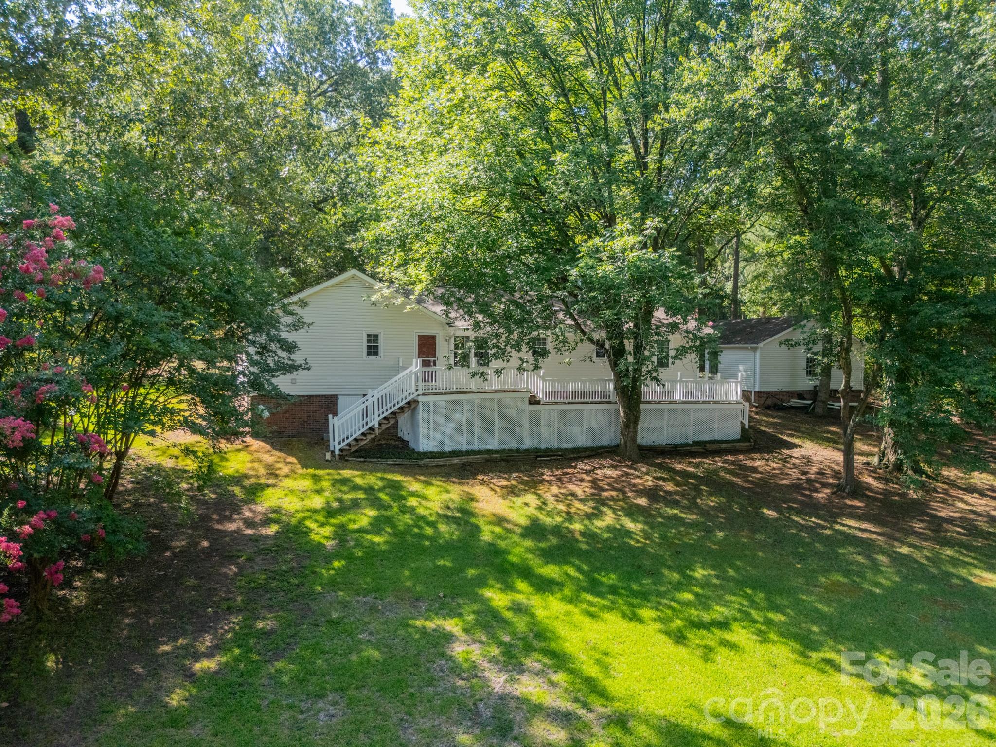 Single Family Residence at 1077 E Shore Drive, Lancaster, photo 14 of 48
