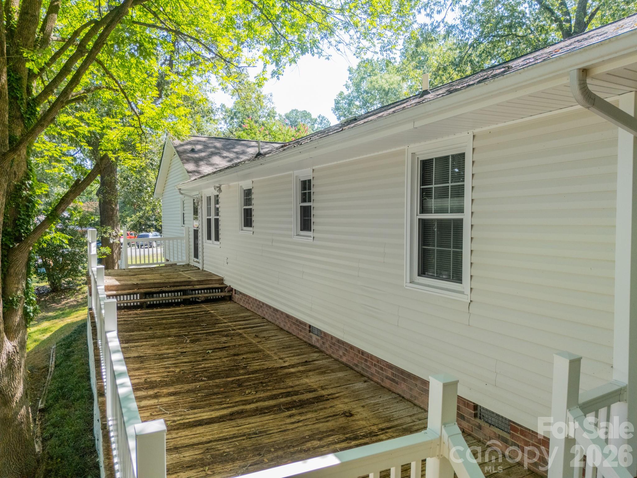 Single Family Residence at 1077 E Shore Drive, Lancaster, photo 17 of 48