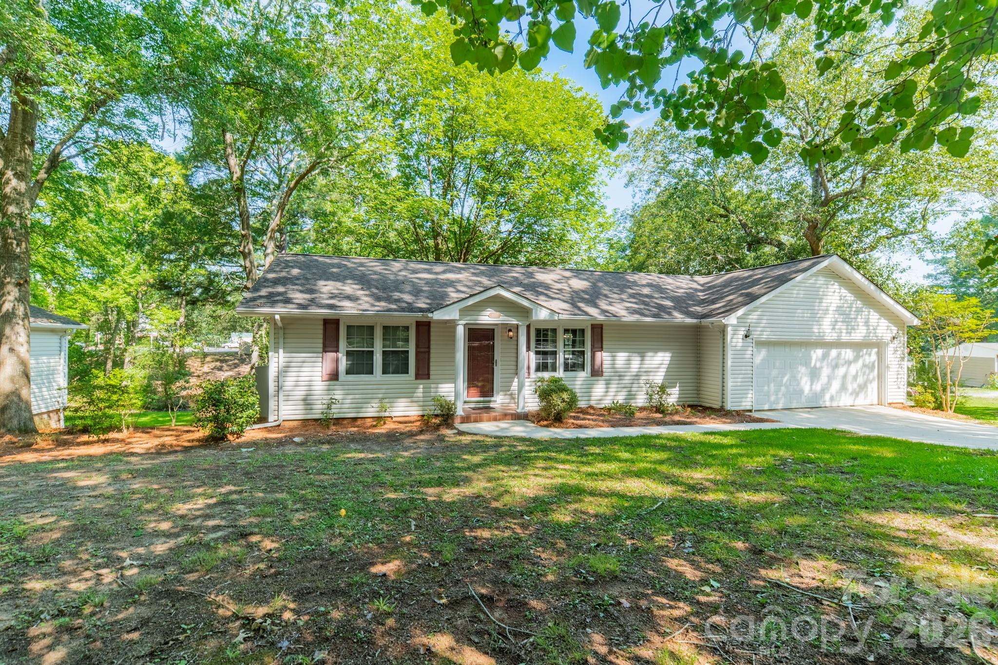 Single Family Residence at 1077 E Shore Drive, Lancaster, photo 25 of 48
