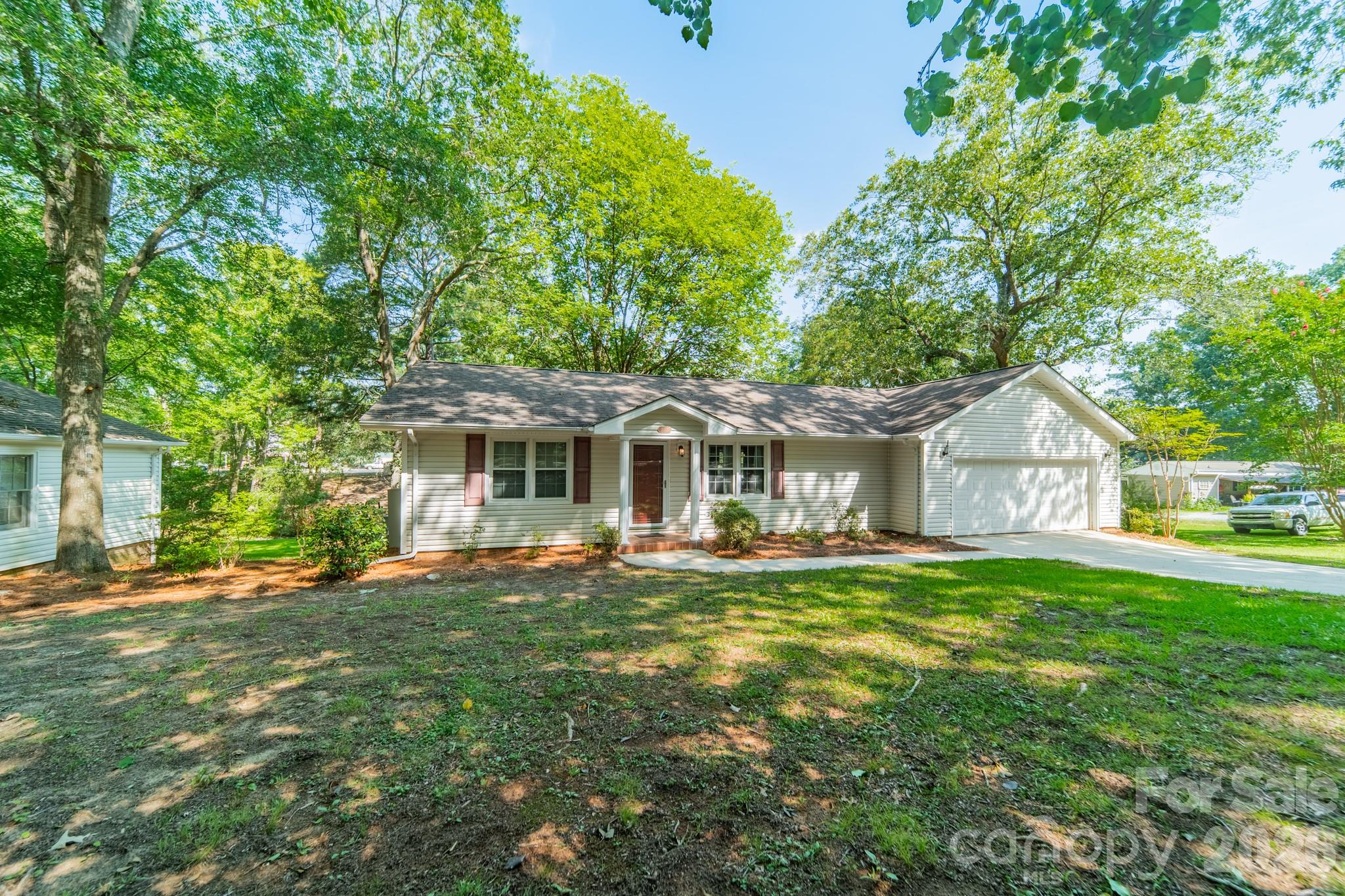 Single Family Residence at 1077 E Shore Drive, Lancaster, photo 28 of 48