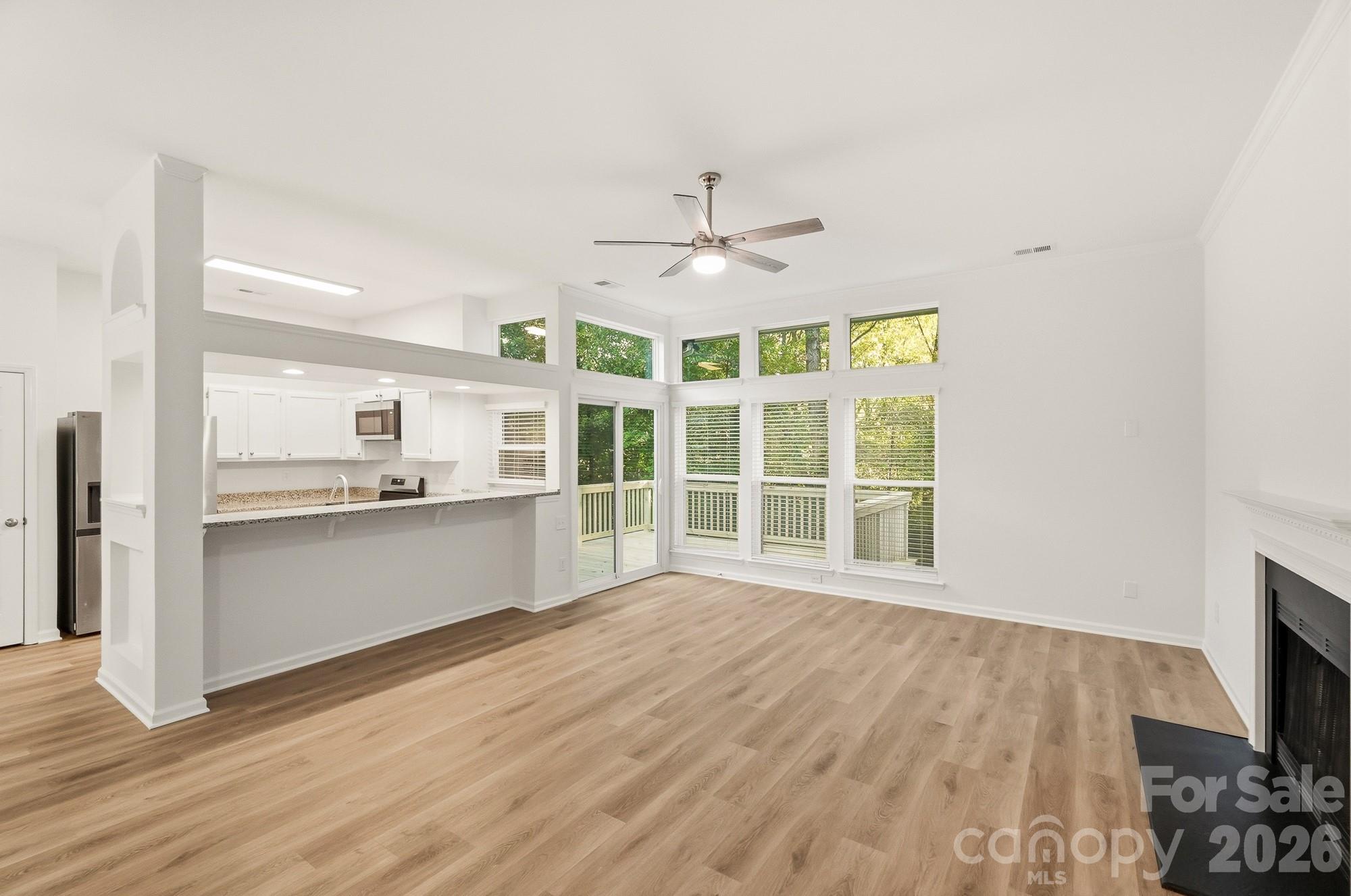 Single Family Residence at 6044 Acadian Woods Drive, Charlotte, photo 6 of 35