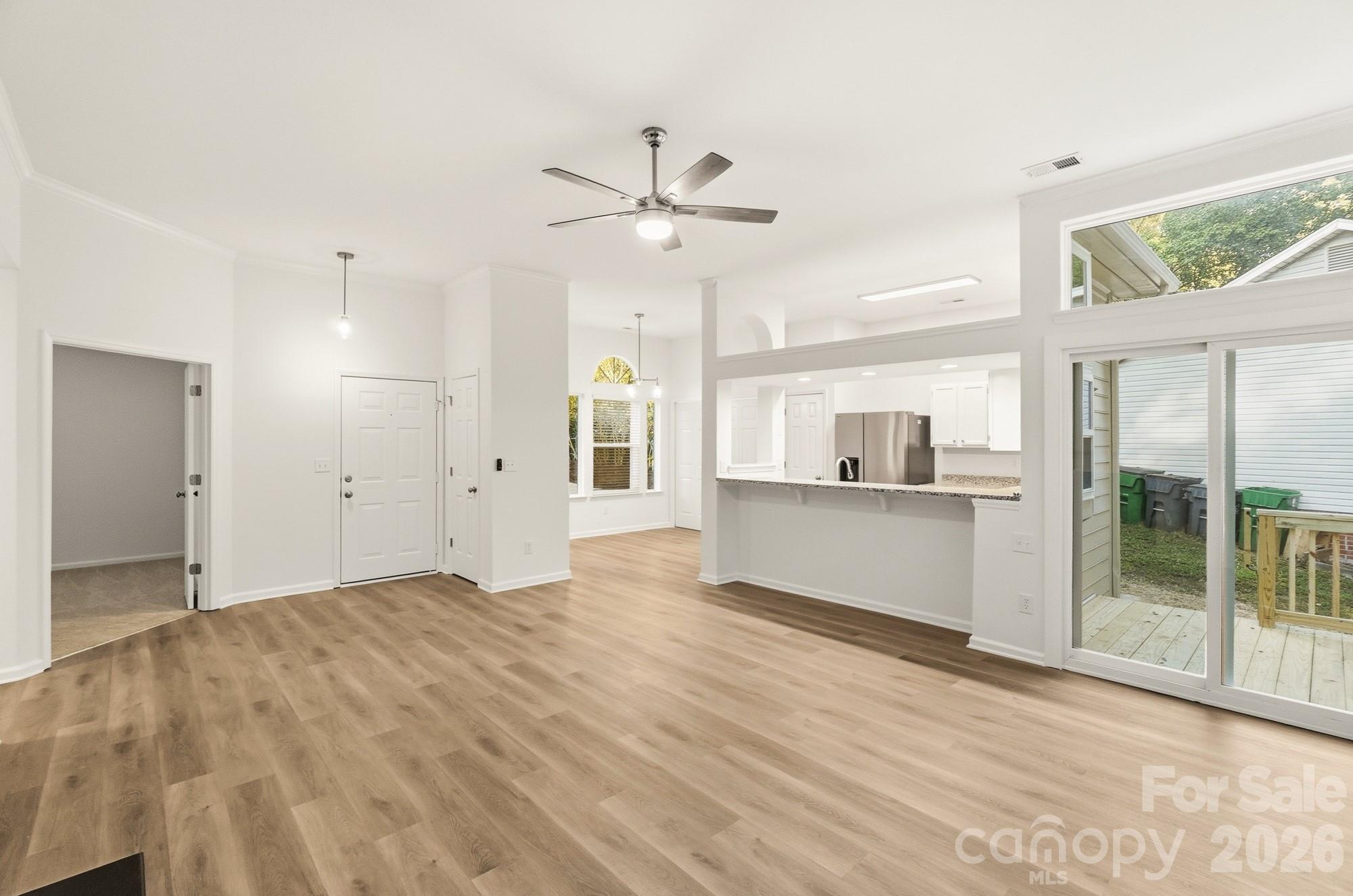Single Family Residence at 6044 Acadian Woods Drive, Charlotte, photo 8 of 35