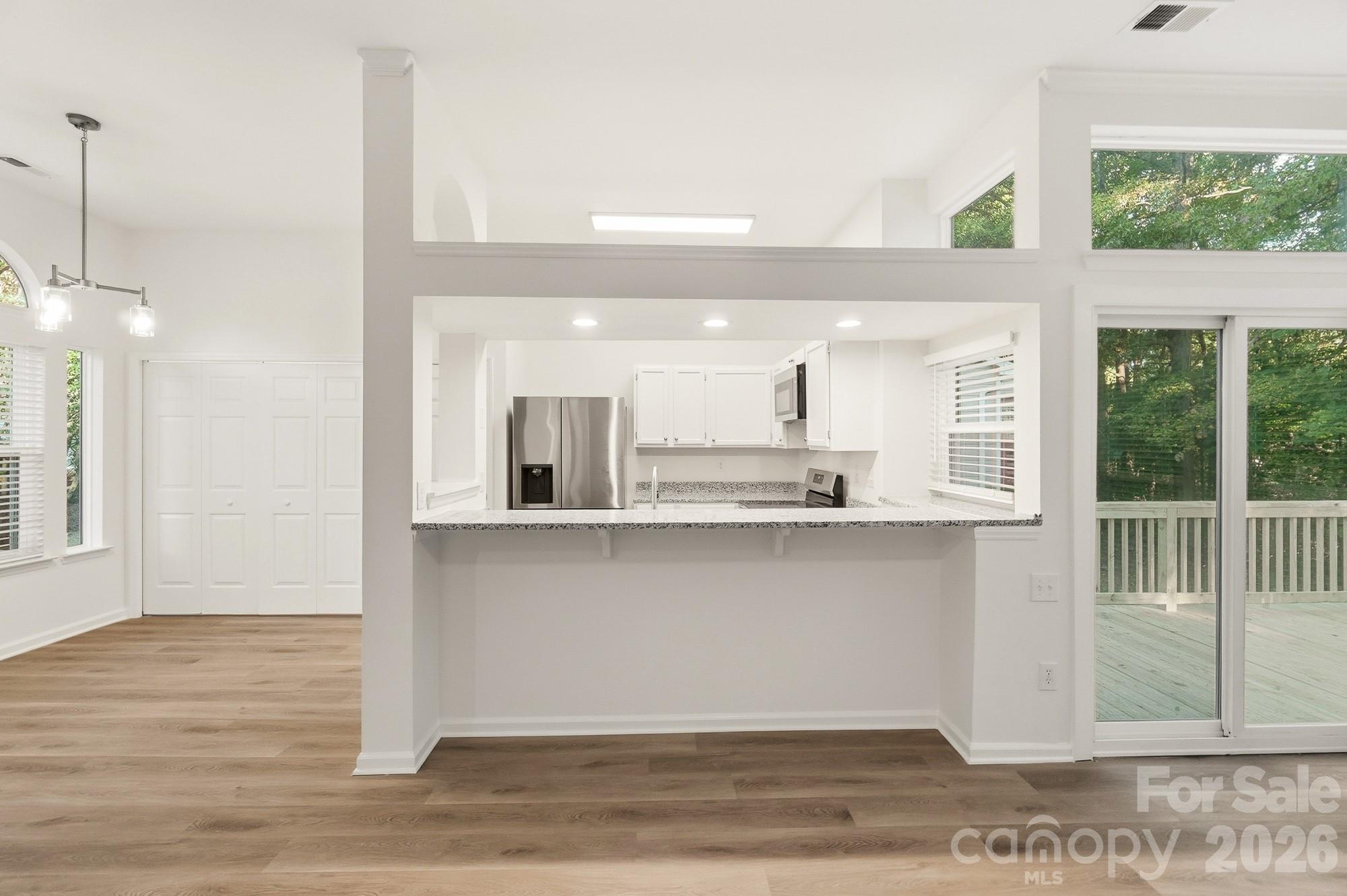 Single Family Residence at 6044 Acadian Woods Drive, Charlotte, photo 10 of 35