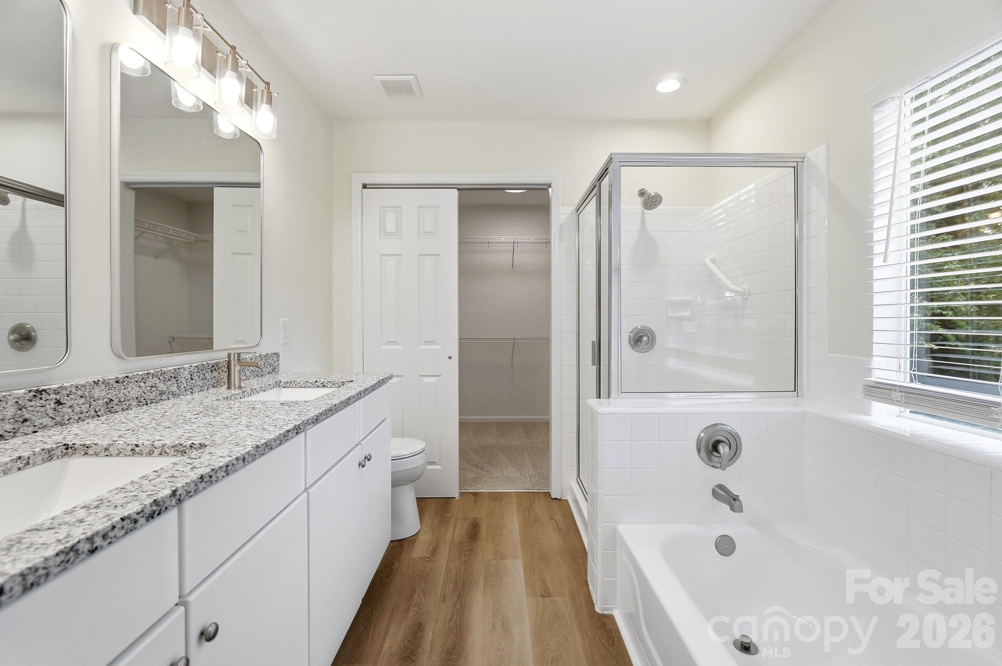 Single Family Residence at 6044 Acadian Woods Drive, Charlotte, photo 18 of 35
