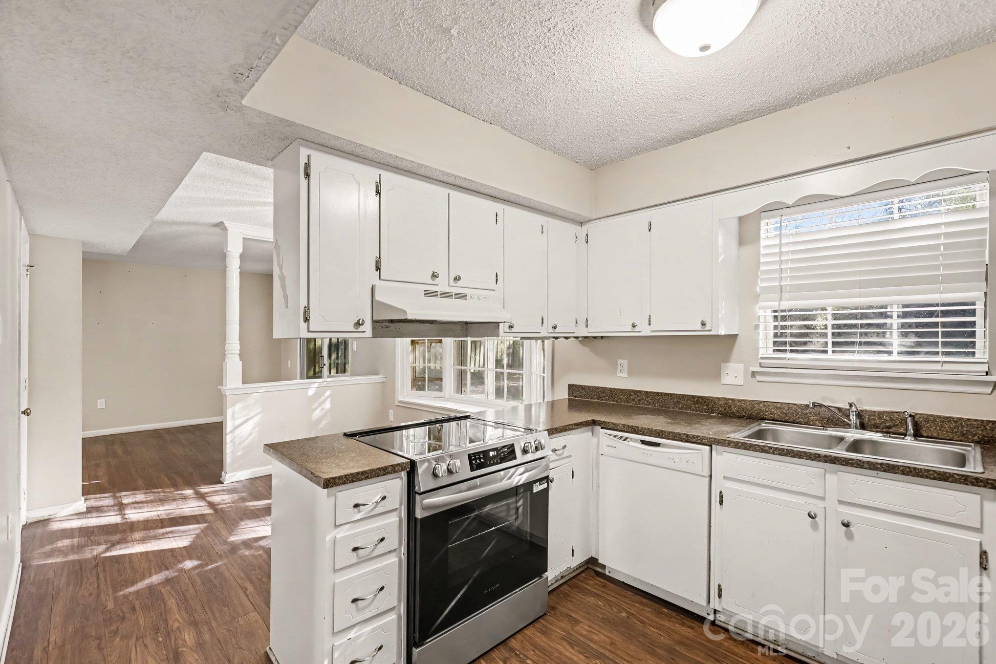 Single Family Residence at 12631 Delman Lane, Pineville, photo 19 of 40