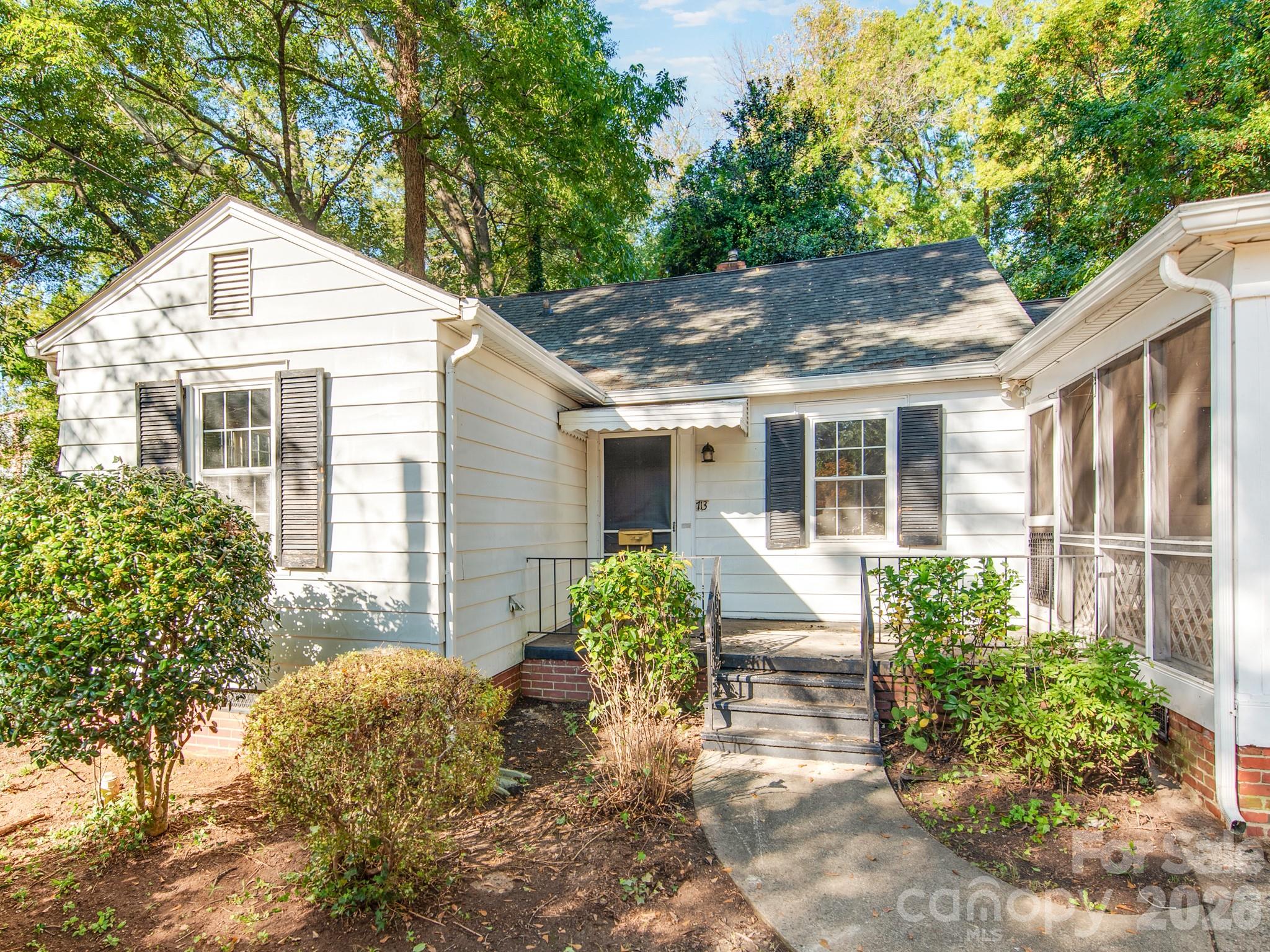 Single Family Residence at 713 Lee Street, Gastonia, photo 2 of 26