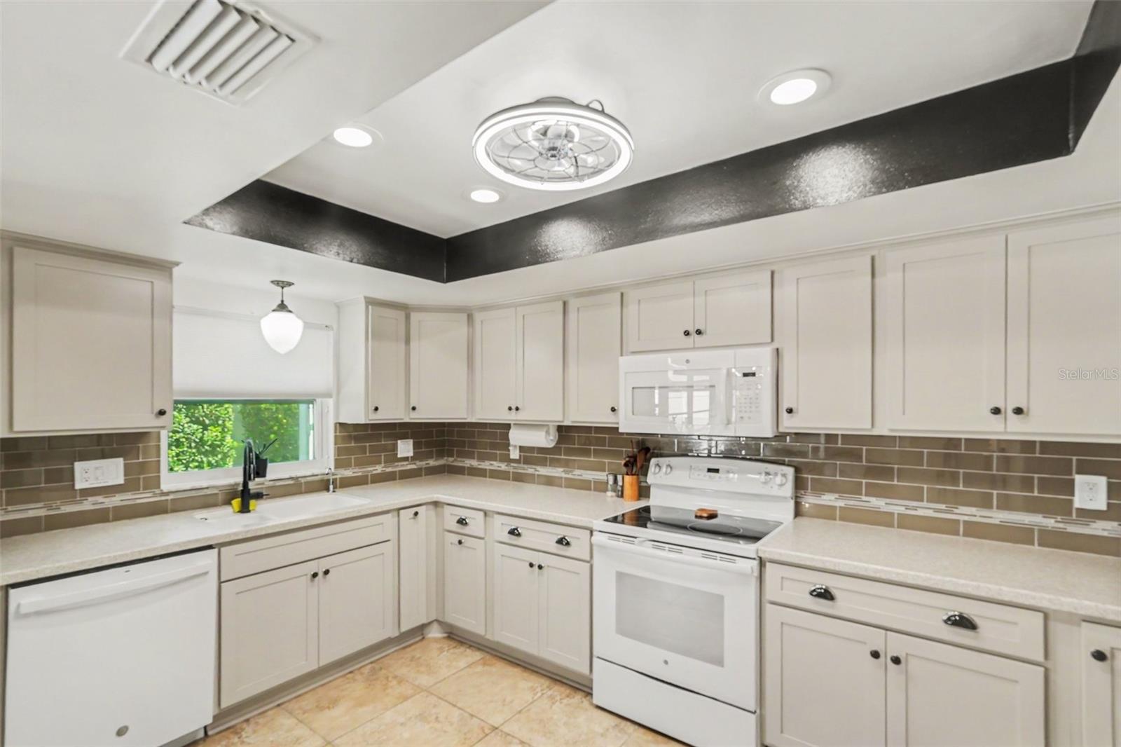 Villa at 1811 BRETH CT, SUN CITY CENTER, photo 14 of 23
