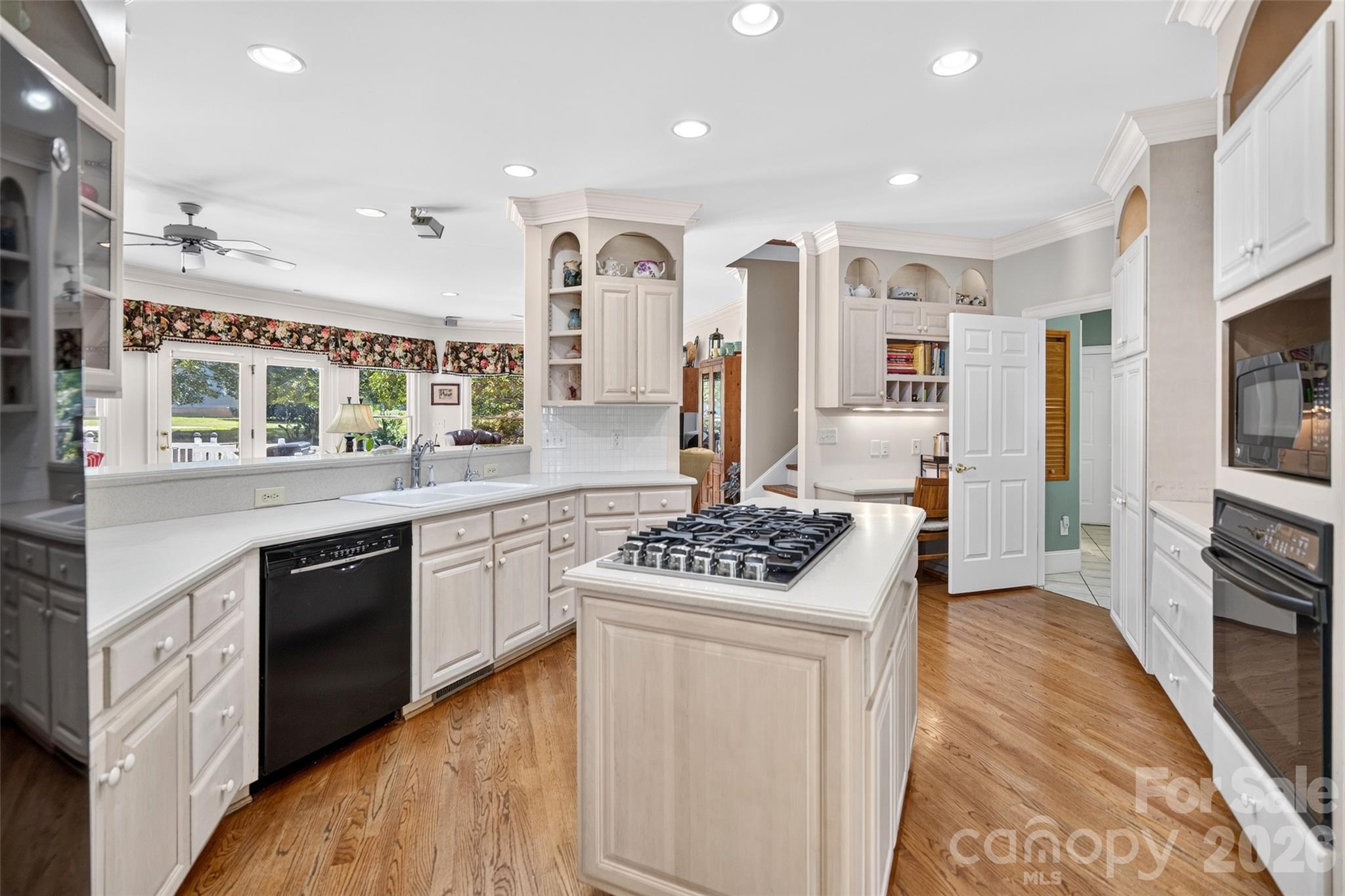 Single Family Residence at 321 Normandy Road, Mooresville, photo 15 of 48