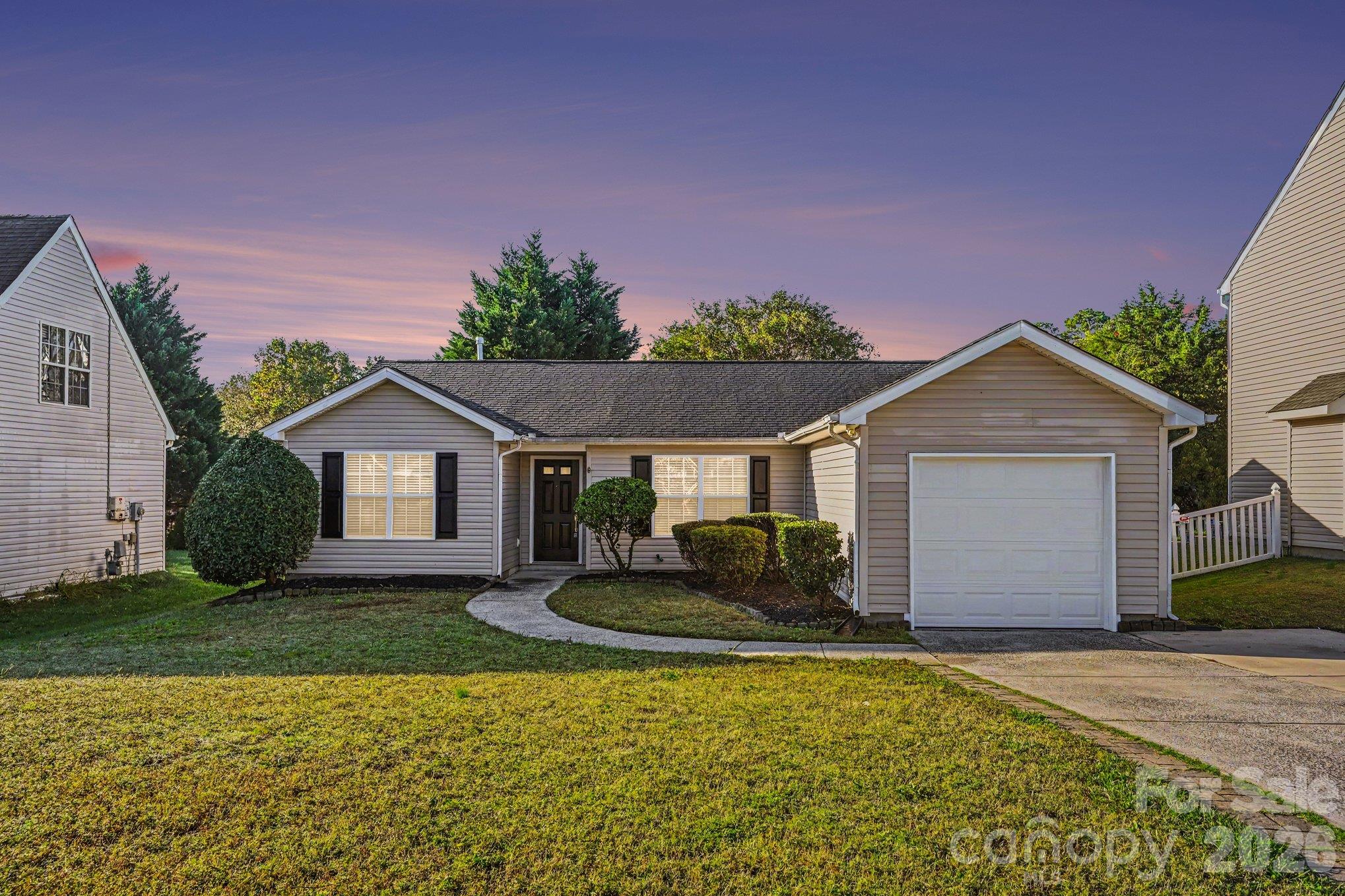 Single Family Residence at 10133 Illoria Drive, Charlotte, photo 19 of 19