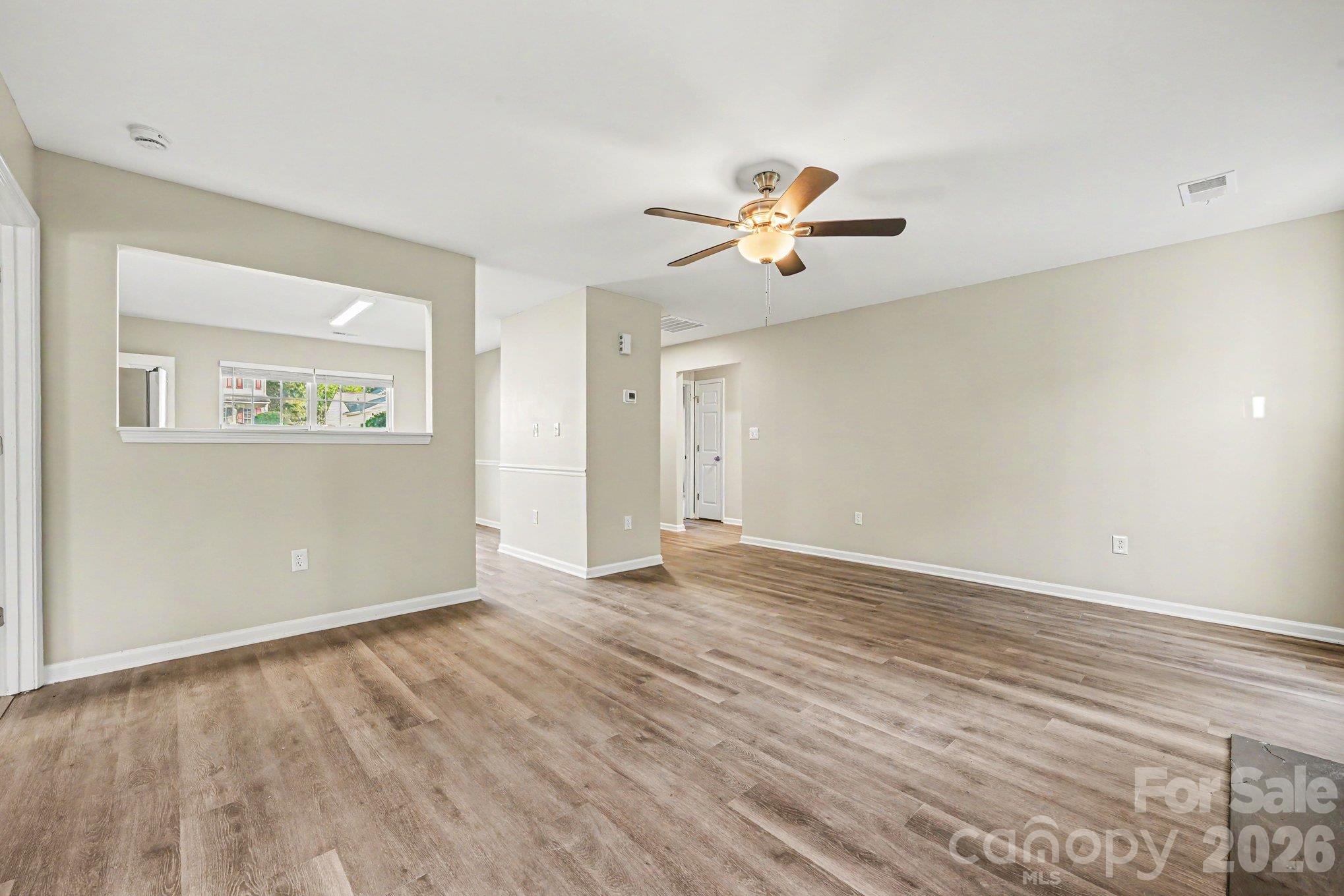 Single Family Residence at 10133 Illoria Drive, Charlotte, photo 6 of 19