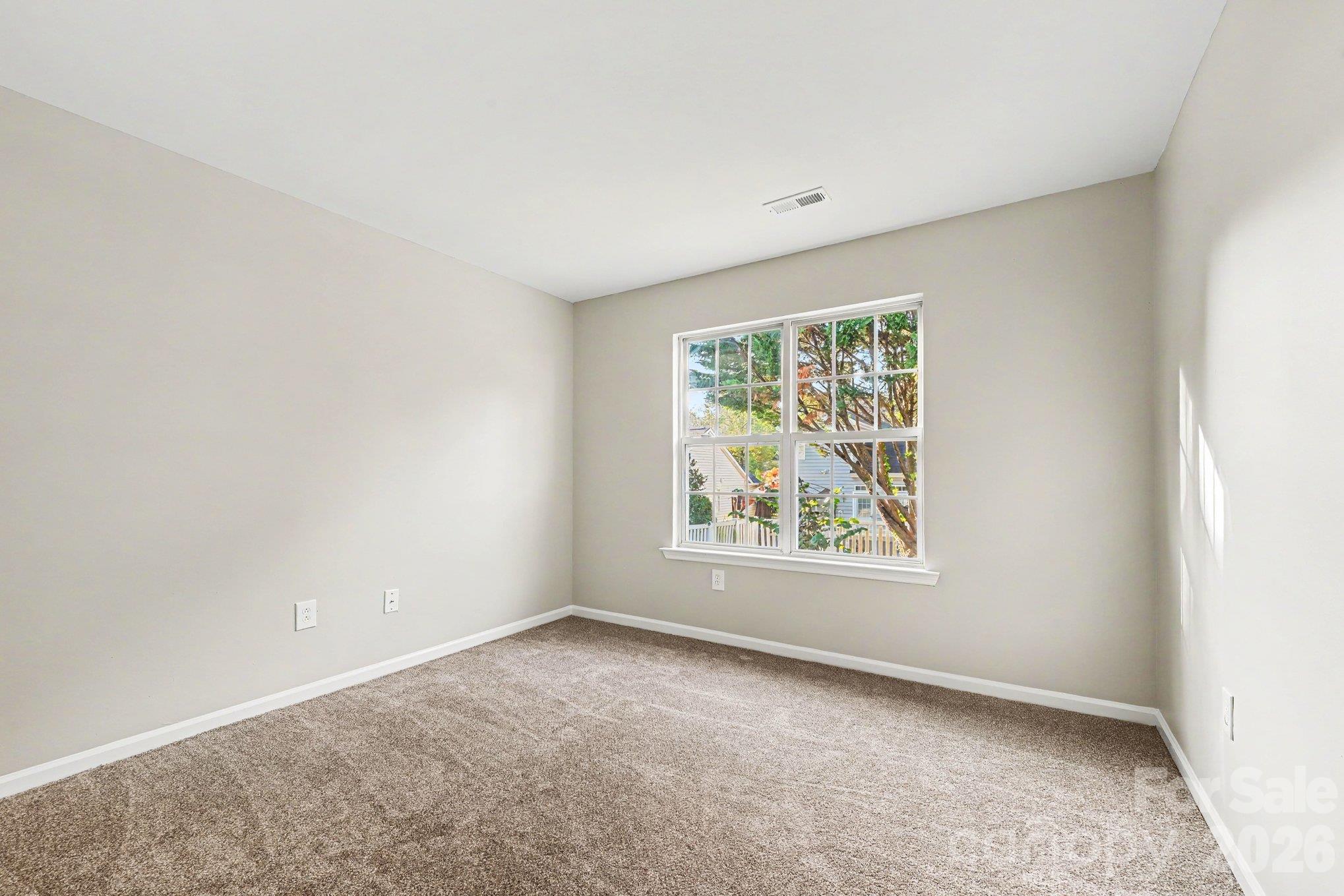 Single Family Residence at 10133 Illoria Drive, Charlotte, photo 15 of 19