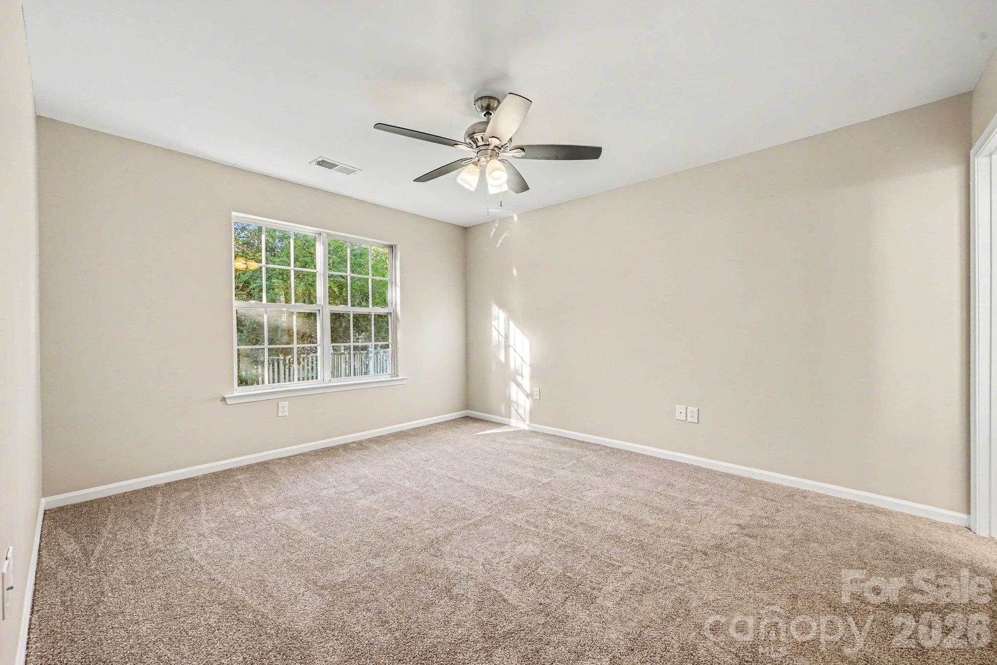 Single Family Residence at 10133 Illoria Drive, Charlotte, photo 10 of 19