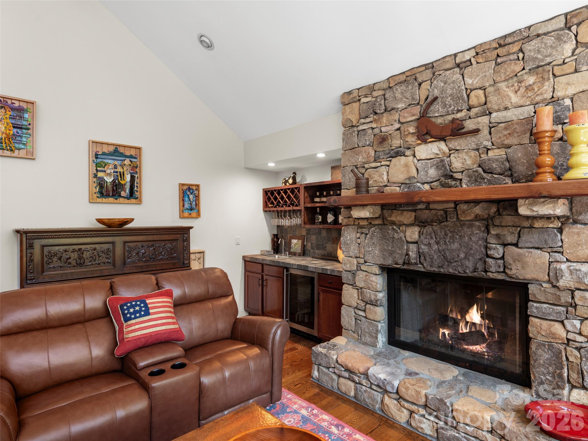 Single Family Residence at 1 Meadow Ridge Lane, Hendersonville, photo 7 of 38