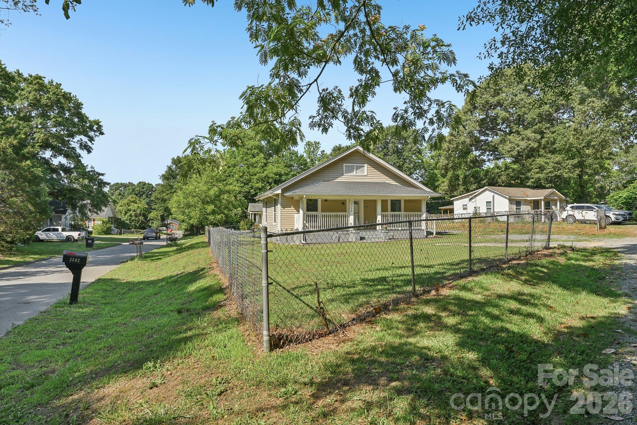 Single Family Residence at 2509 Gardner Street, Gastonia, photo 7 of 35