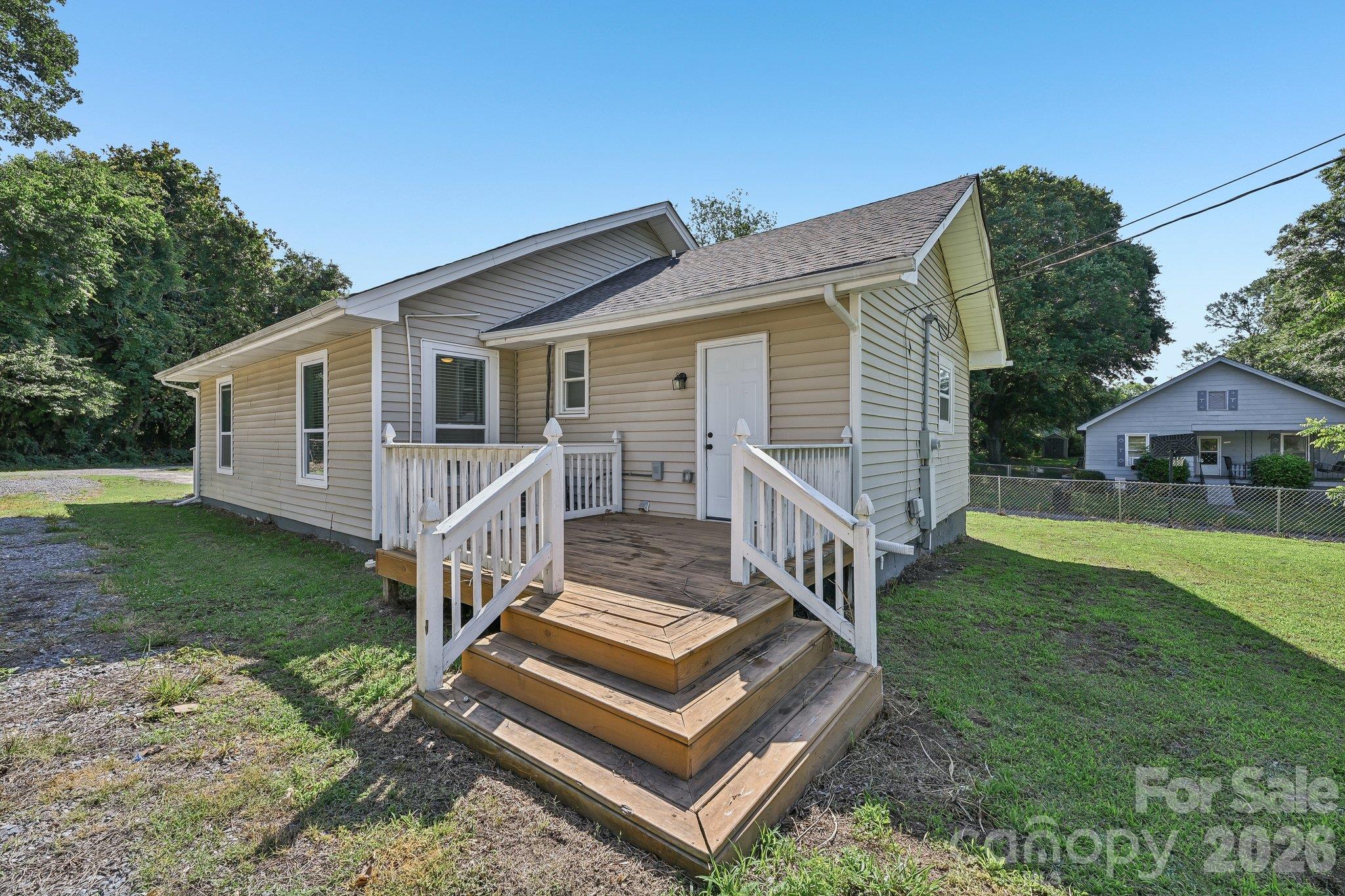 Single Family Residence at 2509 Gardner Street, Gastonia, photo 4 of 35