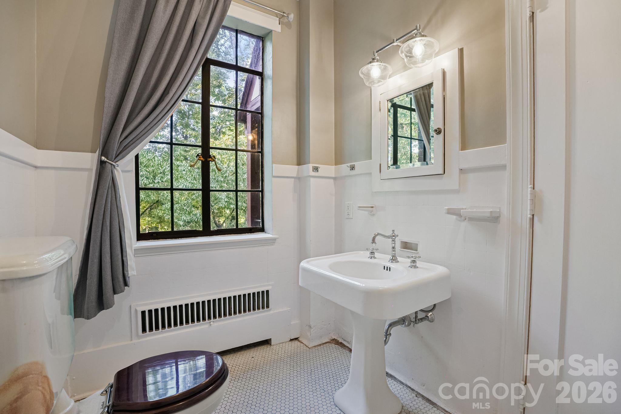 lower primary bath/ - 1220 N Piedmont Avenue, Kings Mountain