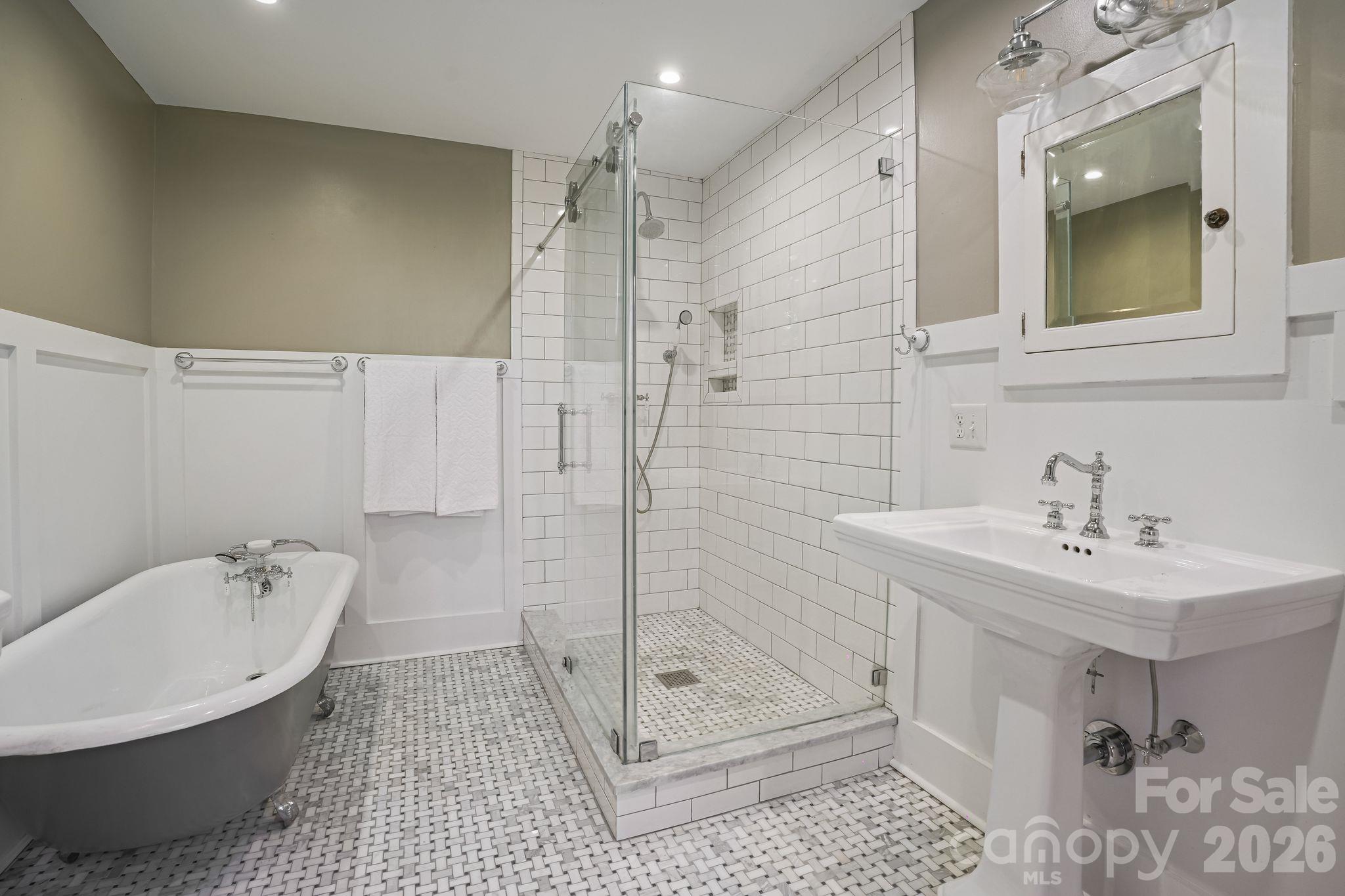Primary bath - 1220 N Piedmont Avenue, Kings Mountain