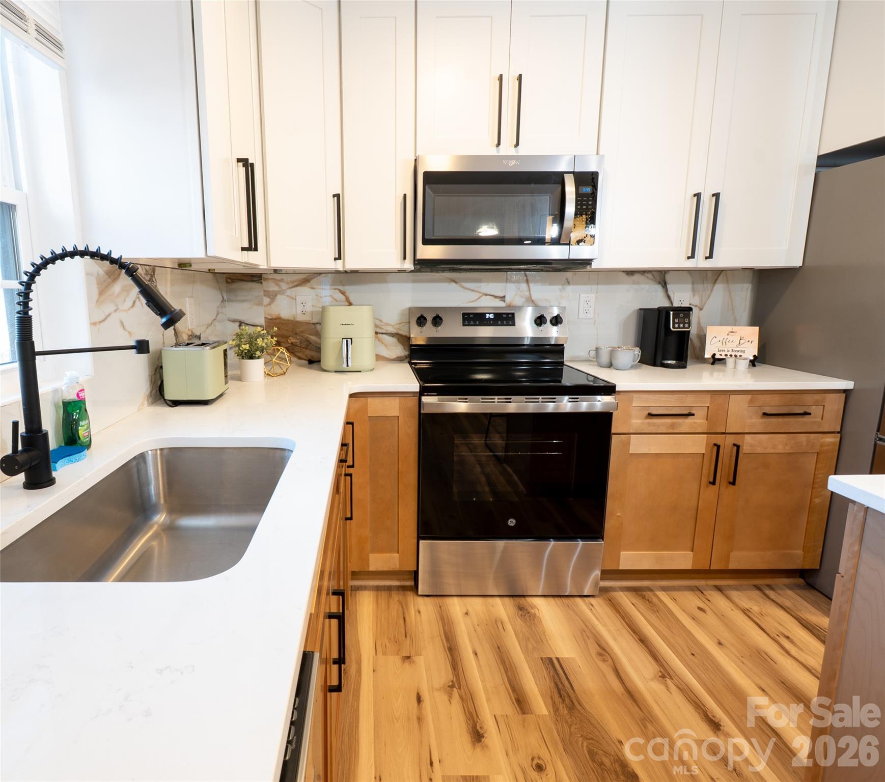 Single Family Residence at 1050 Barnett Drive, Kings Mountain, photo 2 of 24