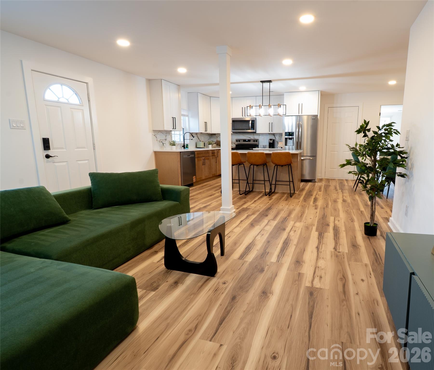 Single Family Residence at 1050 Barnett Drive, Kings Mountain, photo 4 of 24