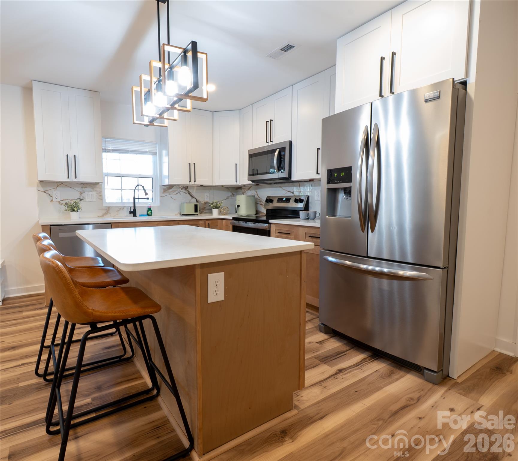 Single Family Residence at 1050 Barnett Drive, Kings Mountain, photo 5 of 24