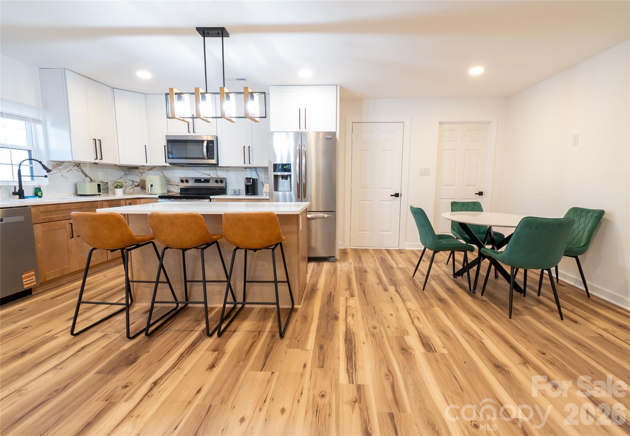 Single Family Residence at 1050 Barnett Drive, Kings Mountain, photo 6 of 24