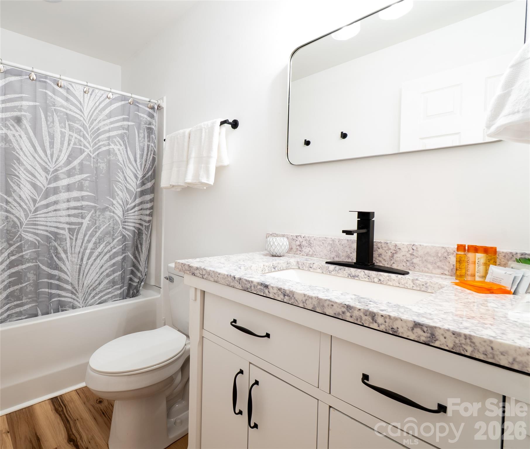 Single Family Residence at 1050 Barnett Drive, Kings Mountain, photo 10 of 24