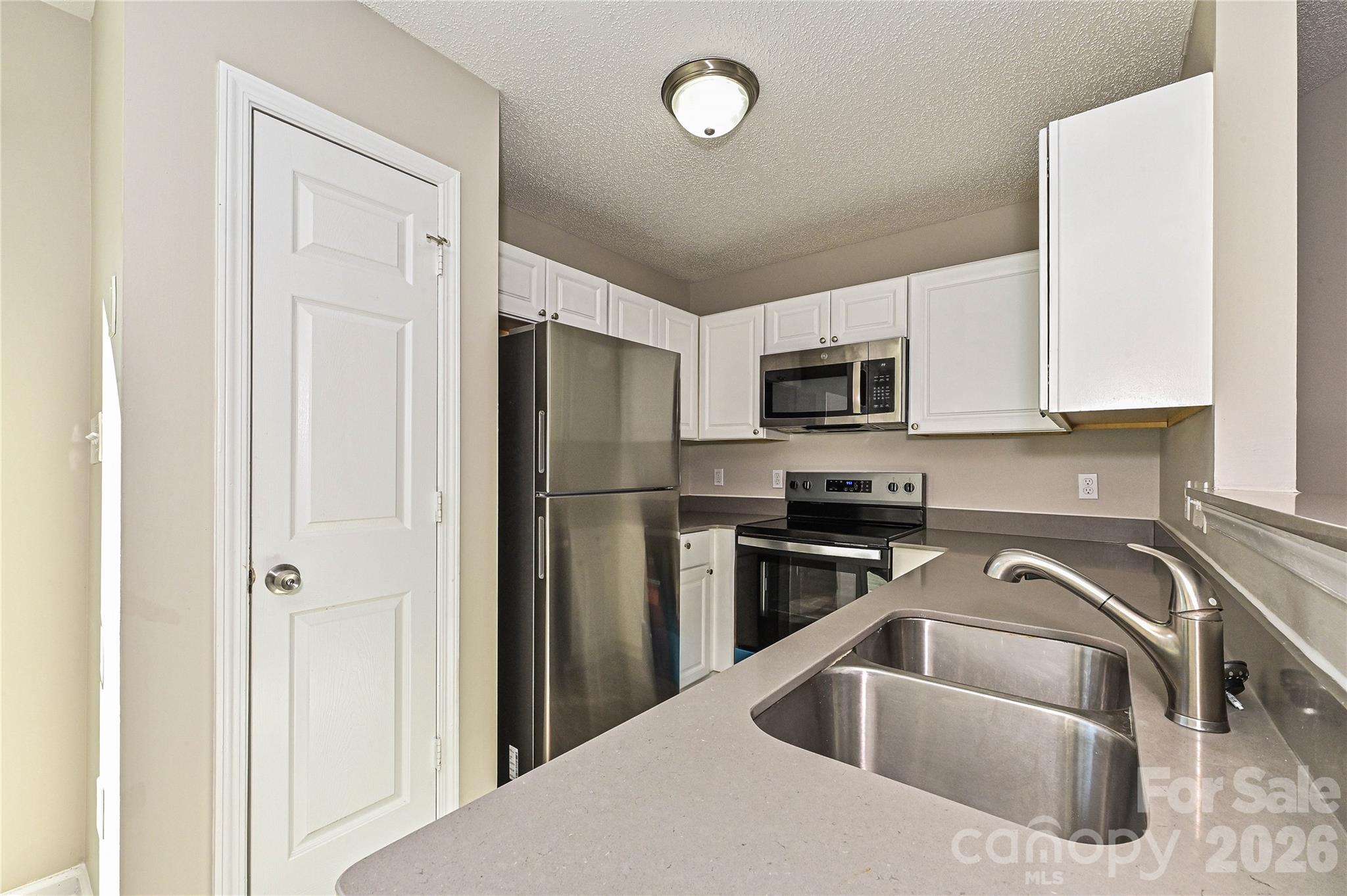 Single Family Residence at 1610 Forest Stream Court, Charlotte, photo 5 of 24