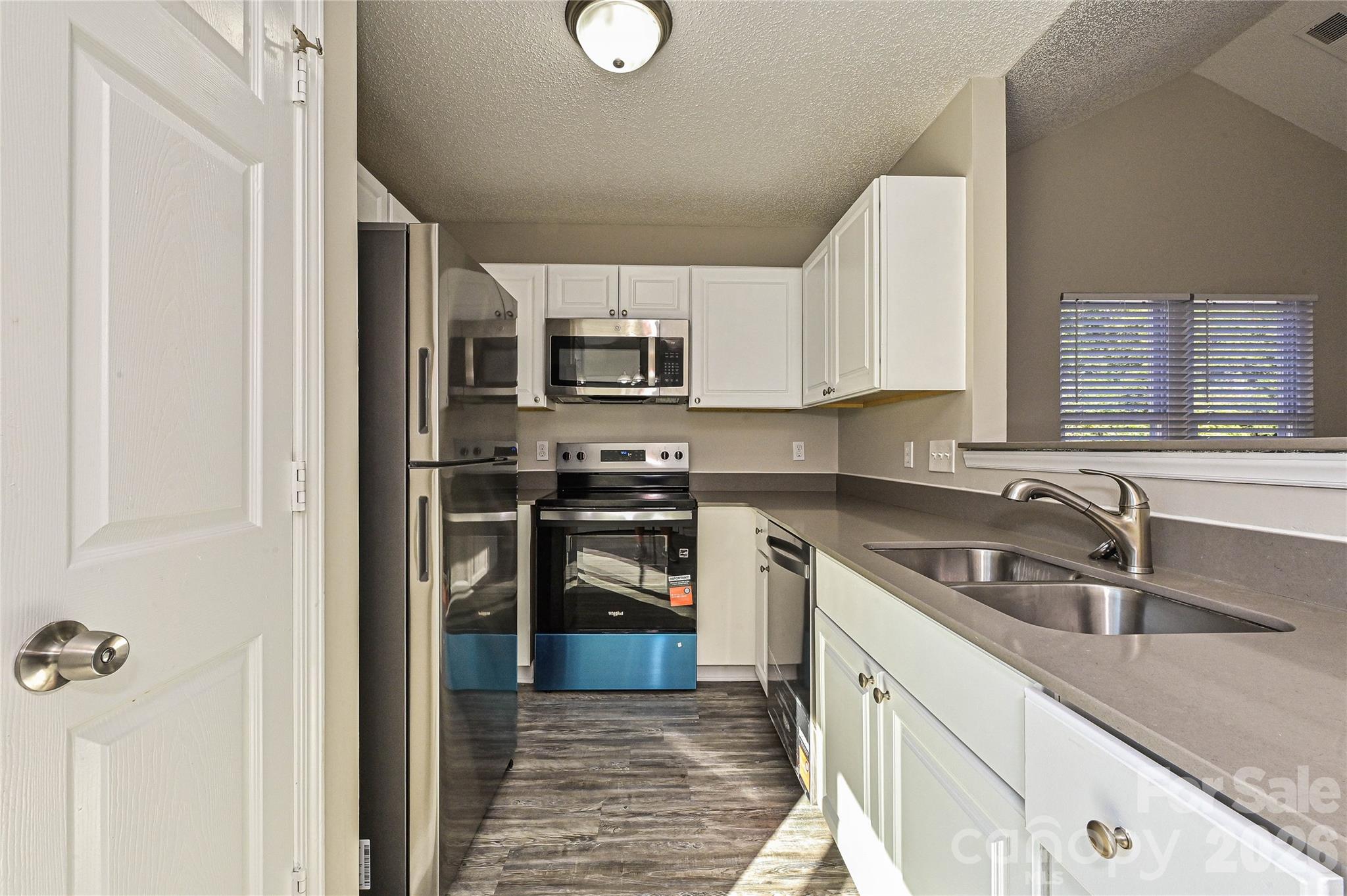 Single Family Residence at 1610 Forest Stream Court, Charlotte, photo 6 of 24