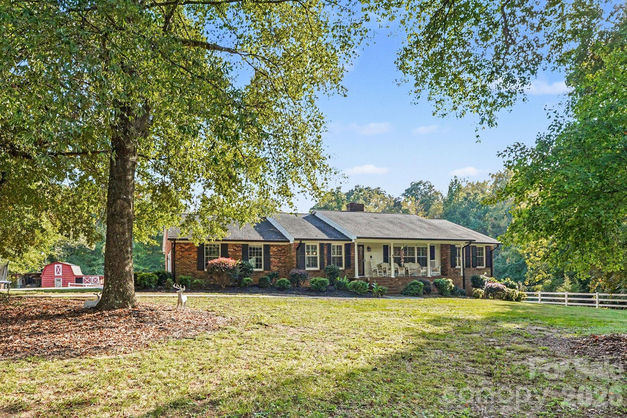 Single Family Residence at 1170 Old Salem Road, Kernersville, photo 2 of 48