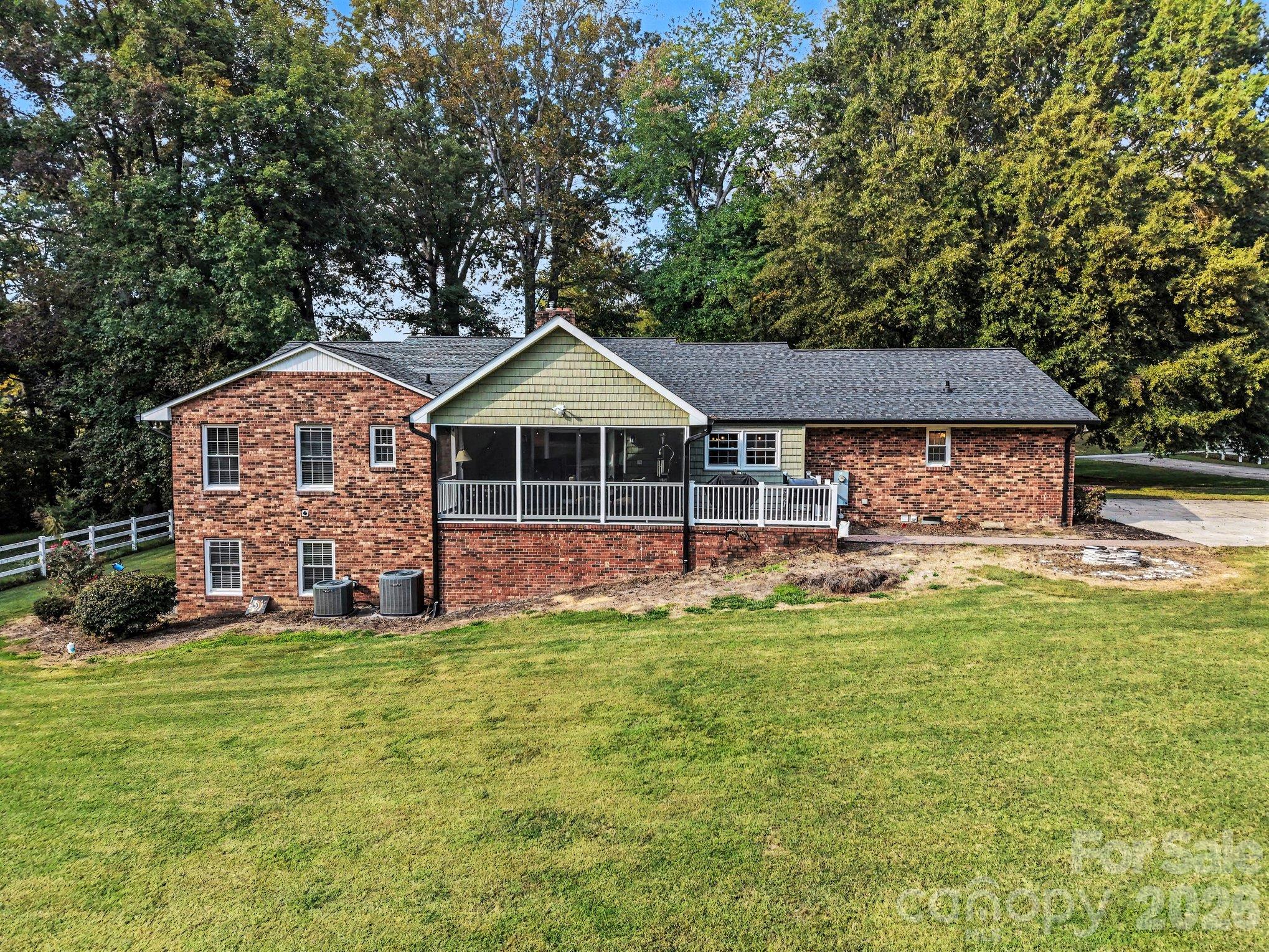 Single Family Residence at 1170 Old Salem Road, Kernersville, photo 35 of 48