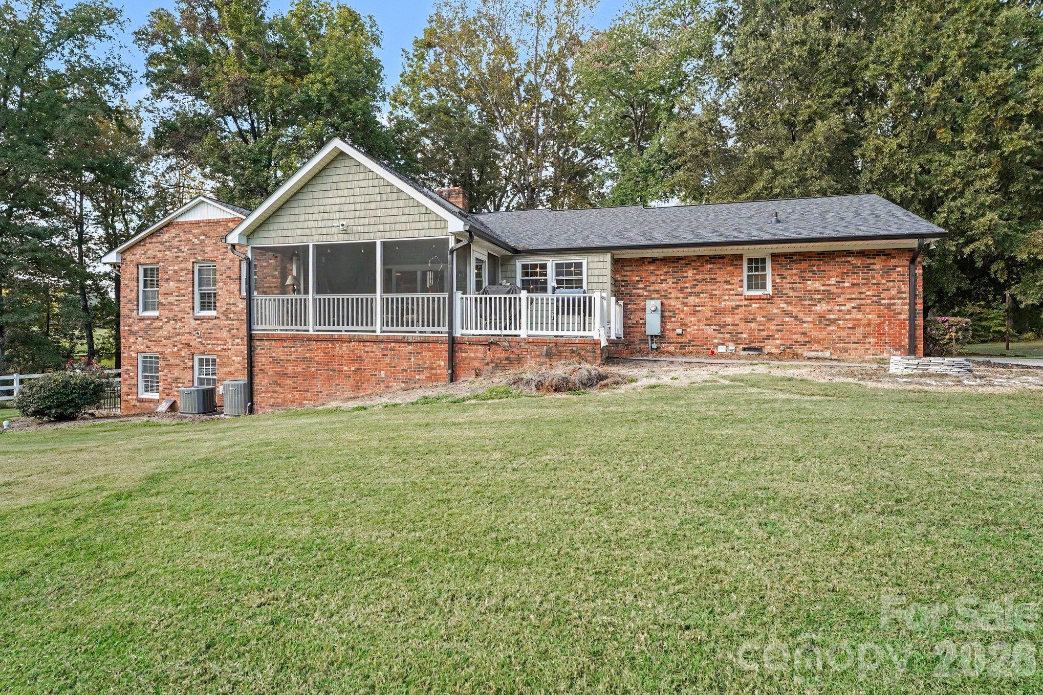 Single Family Residence at 1170 Old Salem Road, Kernersville, photo 36 of 48